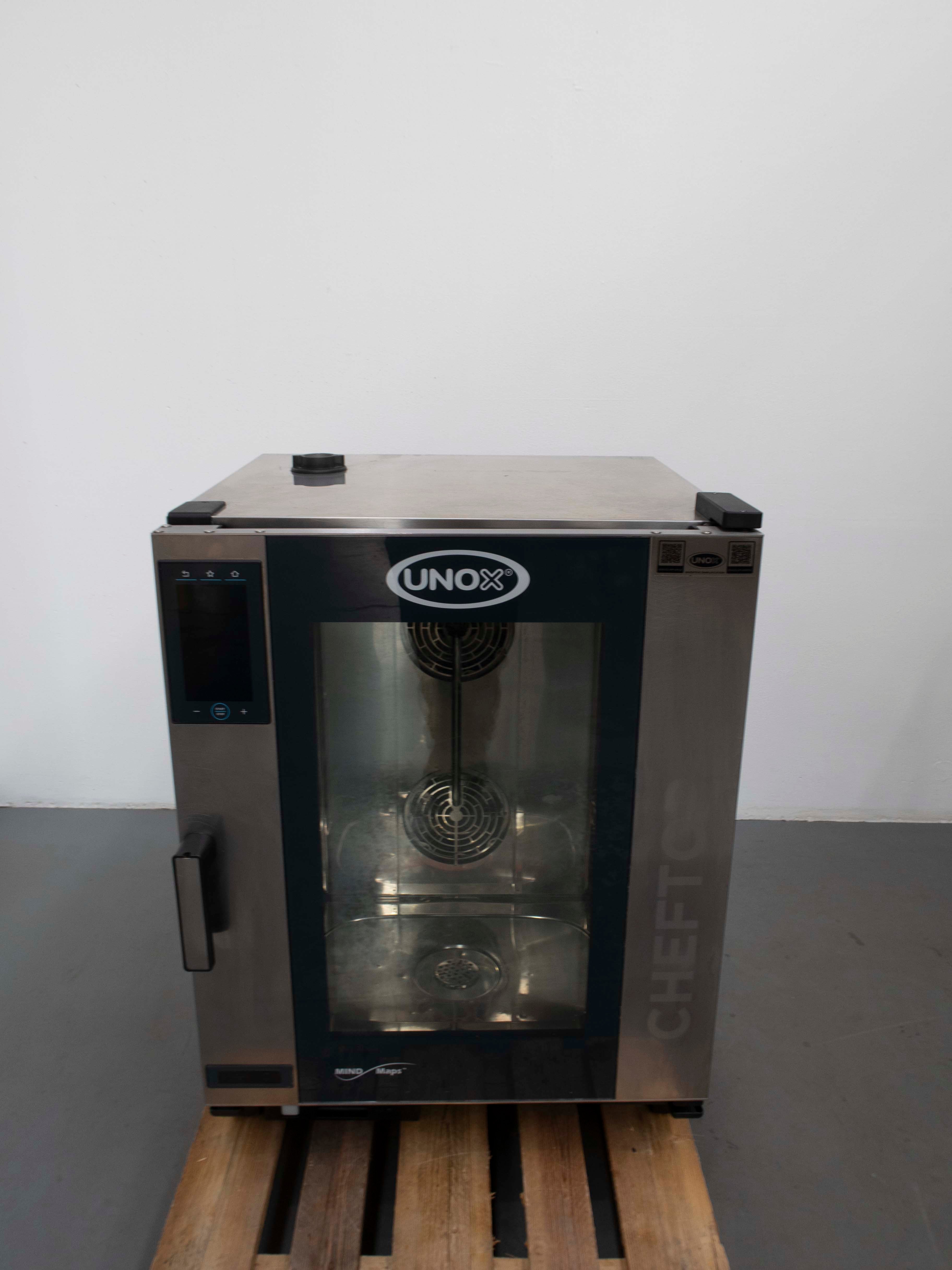 Unox XEVC-1011-EPLM Combi Oven + Stand