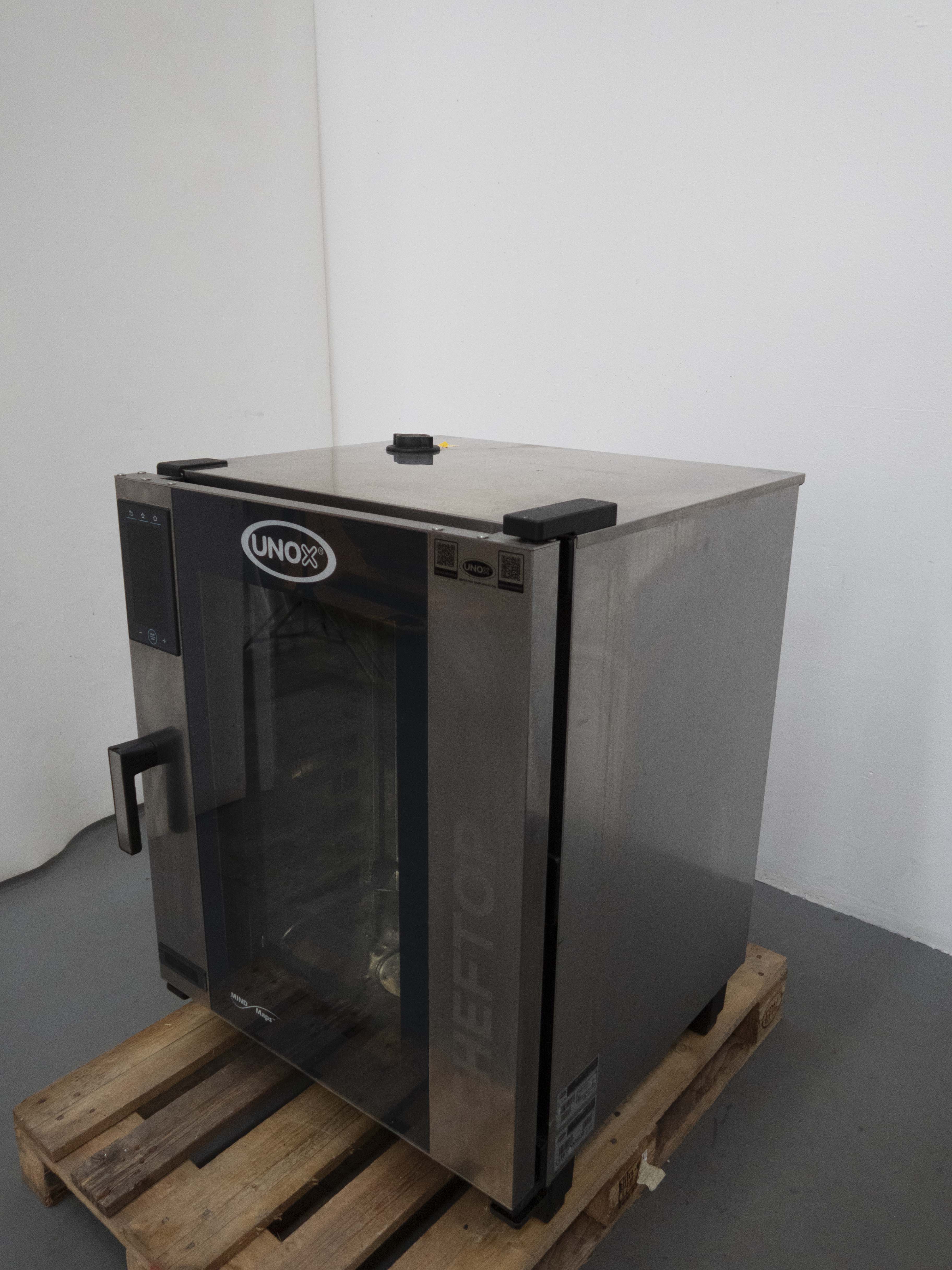 Unox XEVC-1011-EPLM Combi Oven + Stand