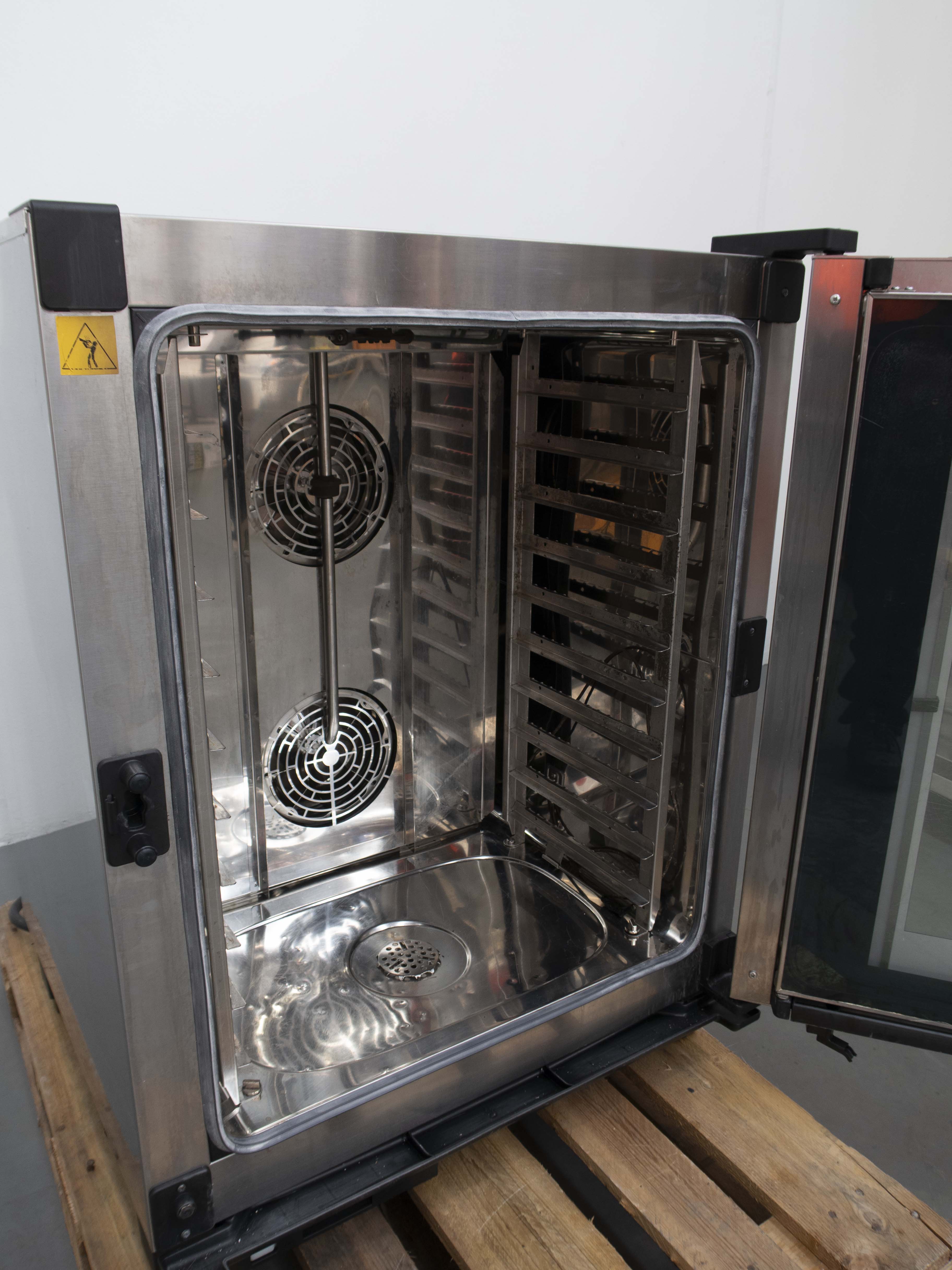 Unox XEVC-1011-EPLM Combi Oven + Stand