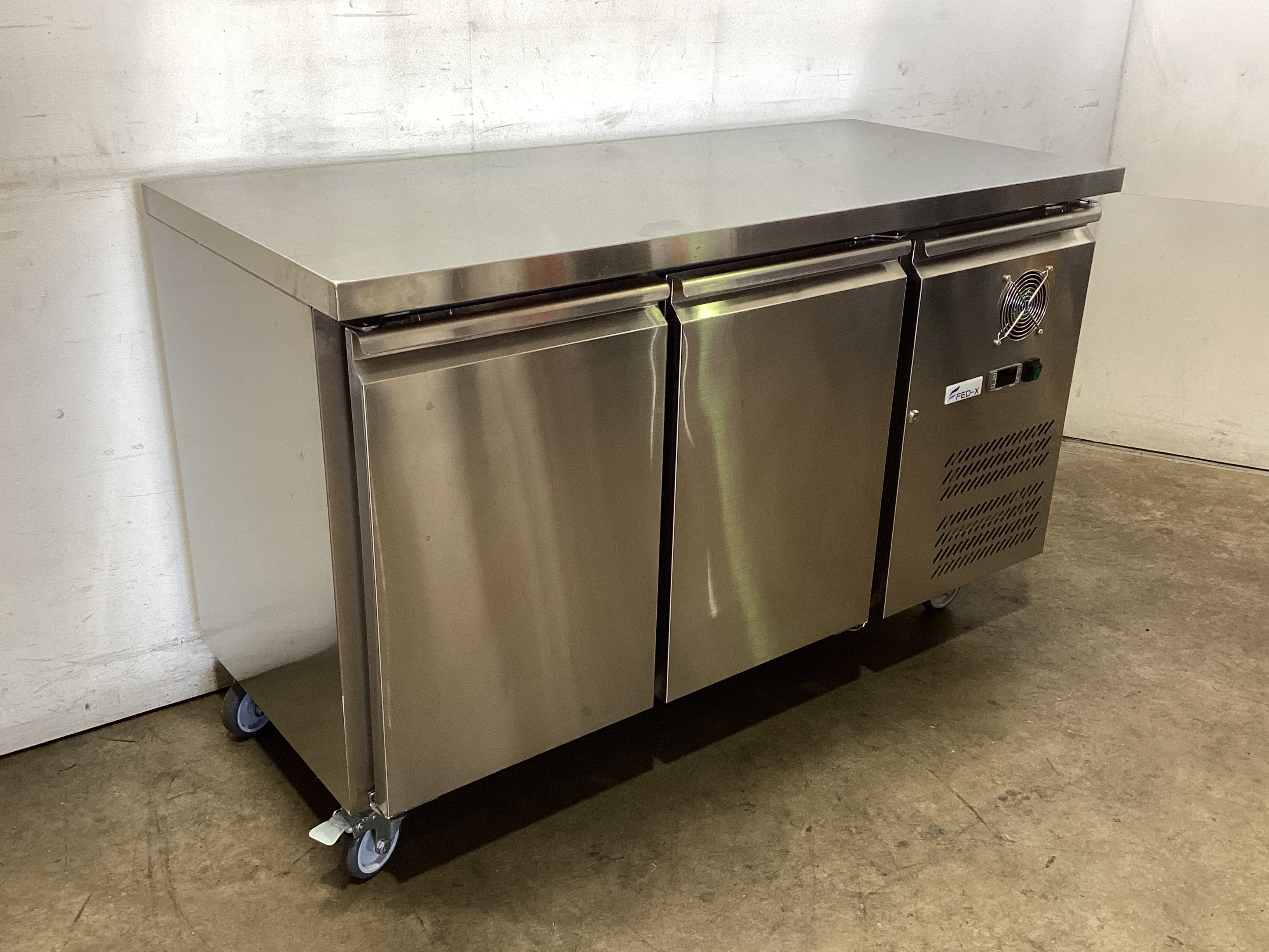 FED XUB6F13S2V Bench Freezer