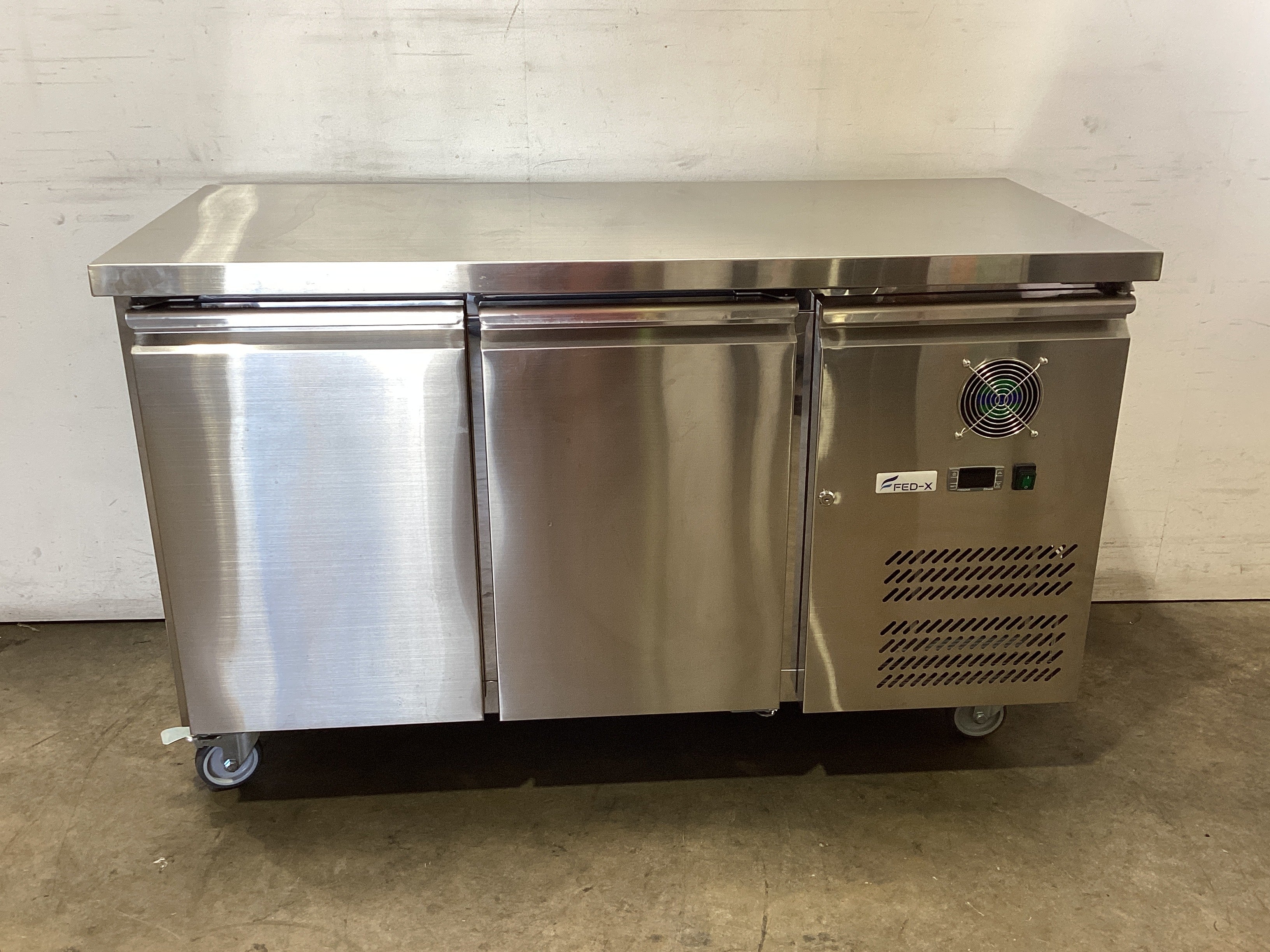 FED XUB6F13S2V Bench Freezer