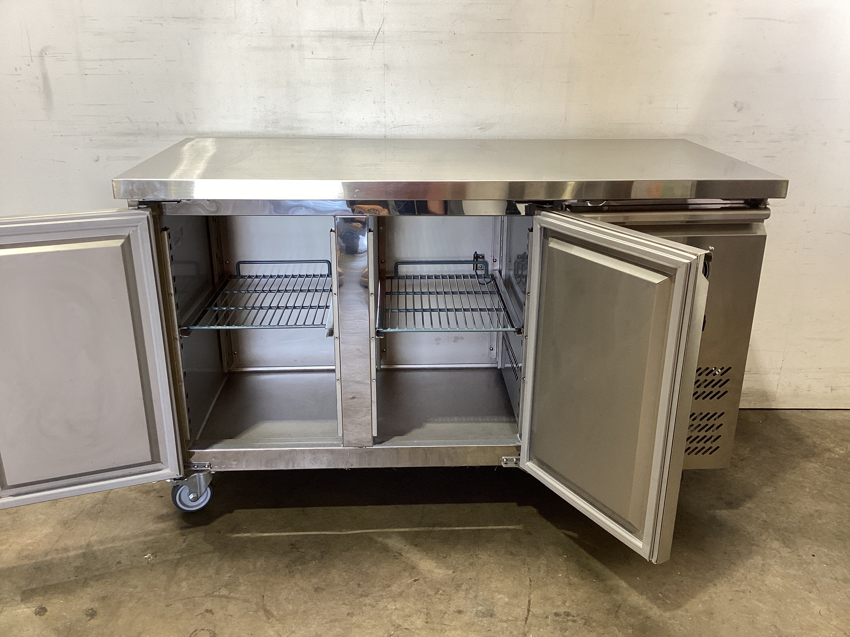 FED XUB6F13S2V Bench Freezer