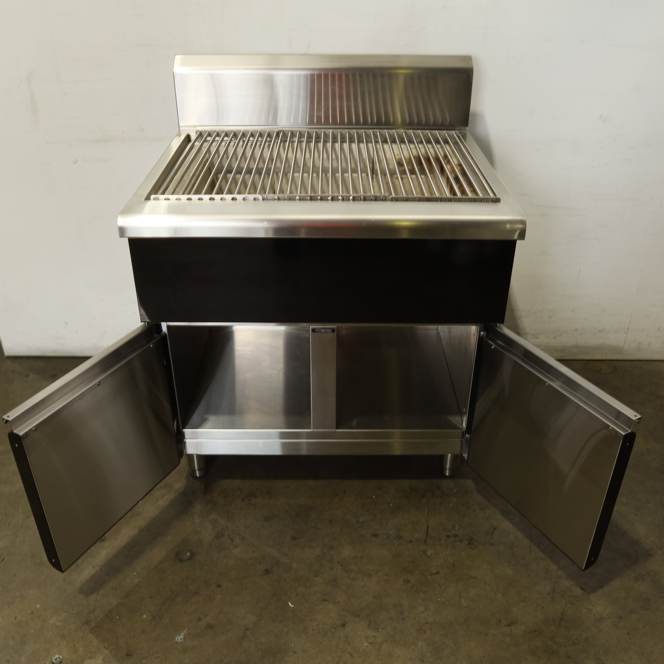 Thumbnail - Waldorf SFB8900-CD Solid Fuel Grill