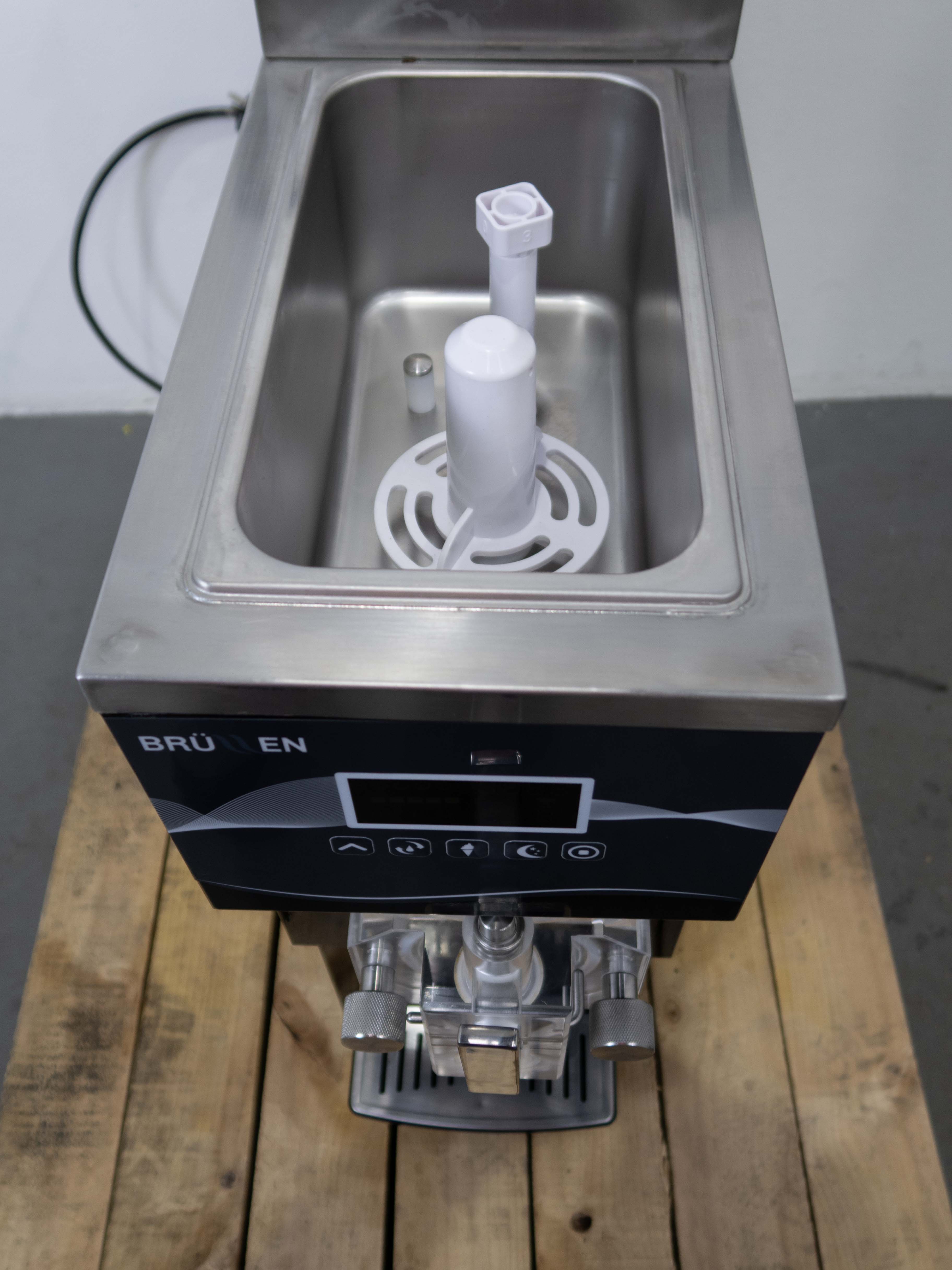 Brullen Baby Brullen Ice Cream Machine