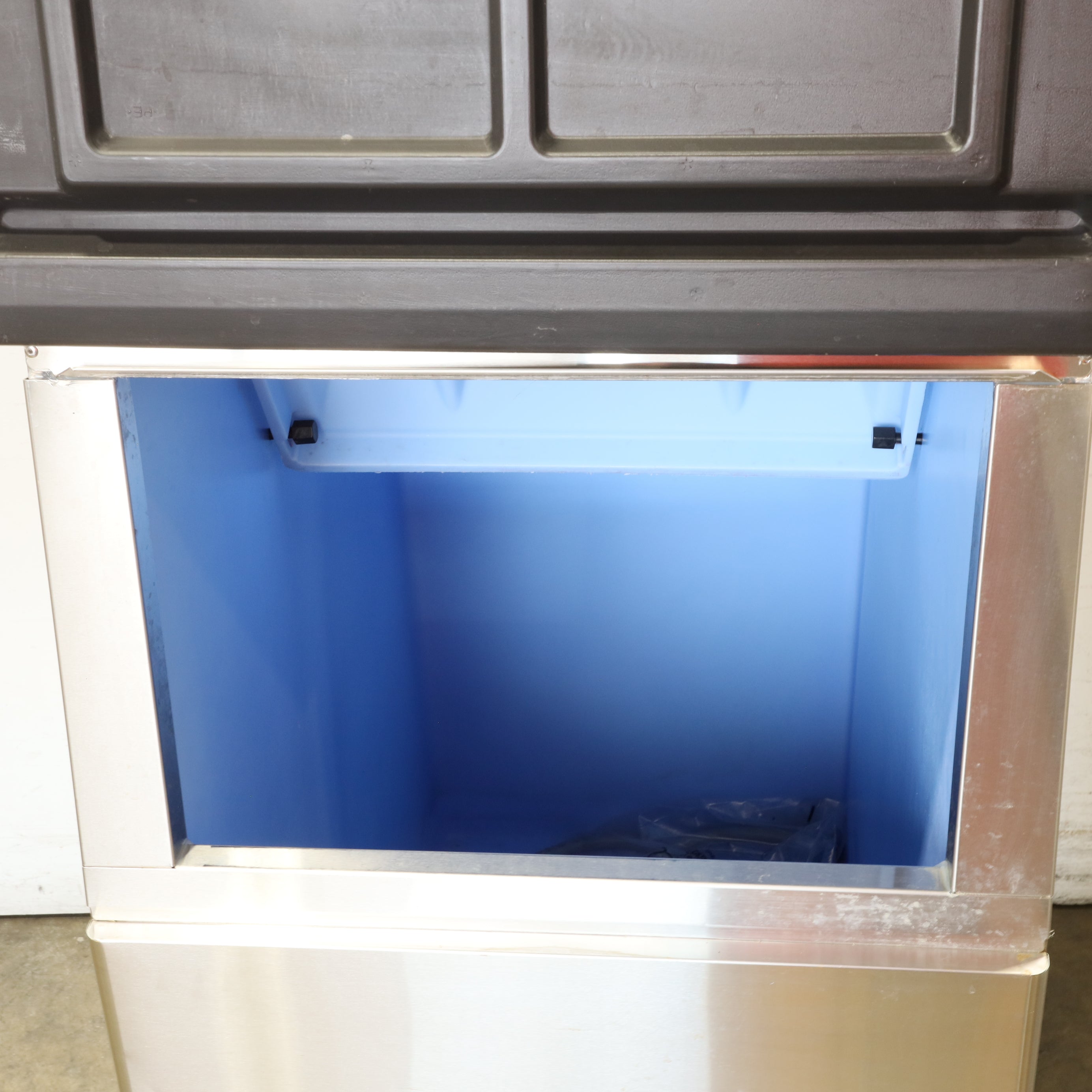 Hoshizaki FM-480AKE-SB with Storage Bin