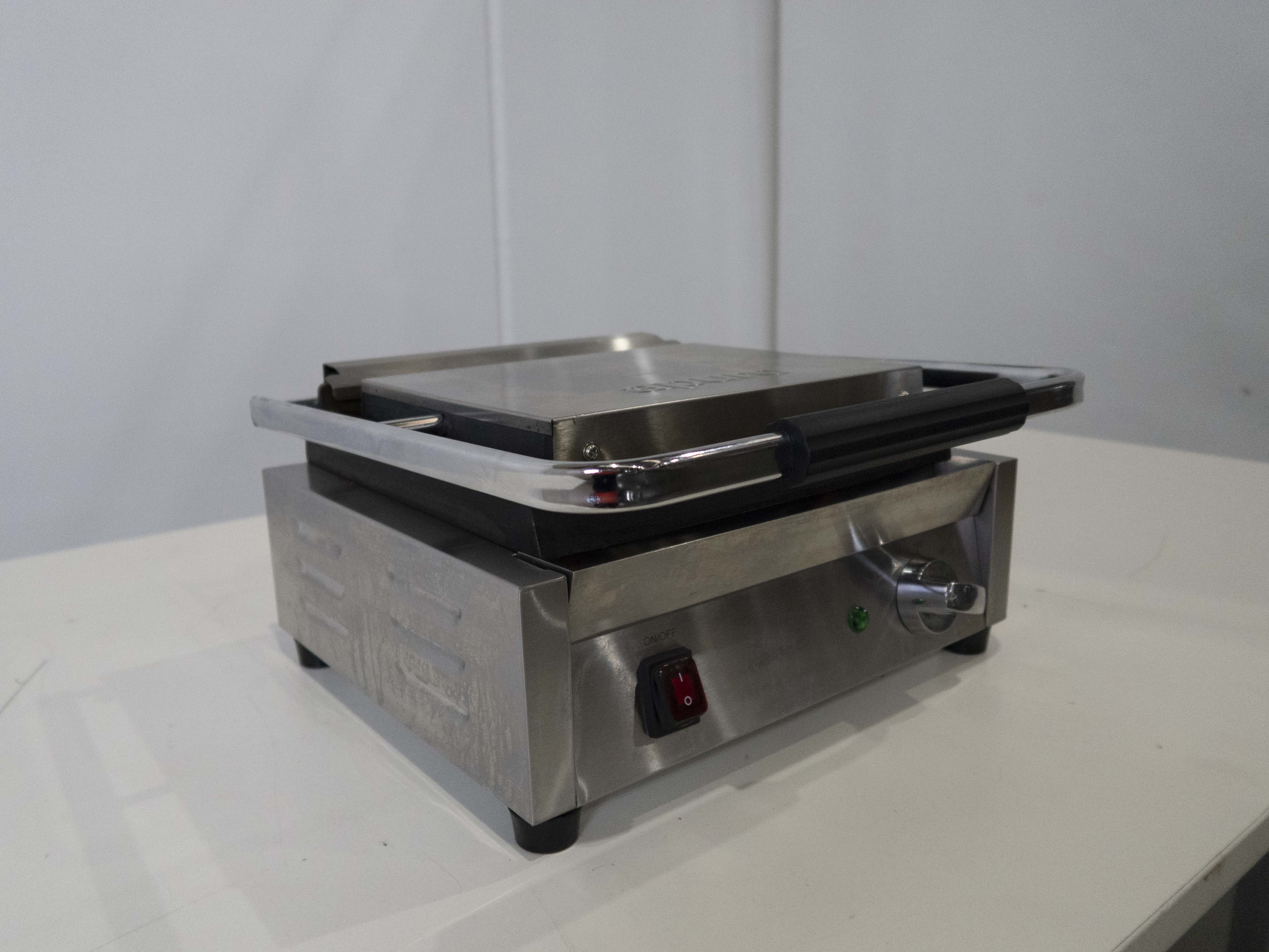 Apuro DY995-A-02 Ribbed Contact Grill