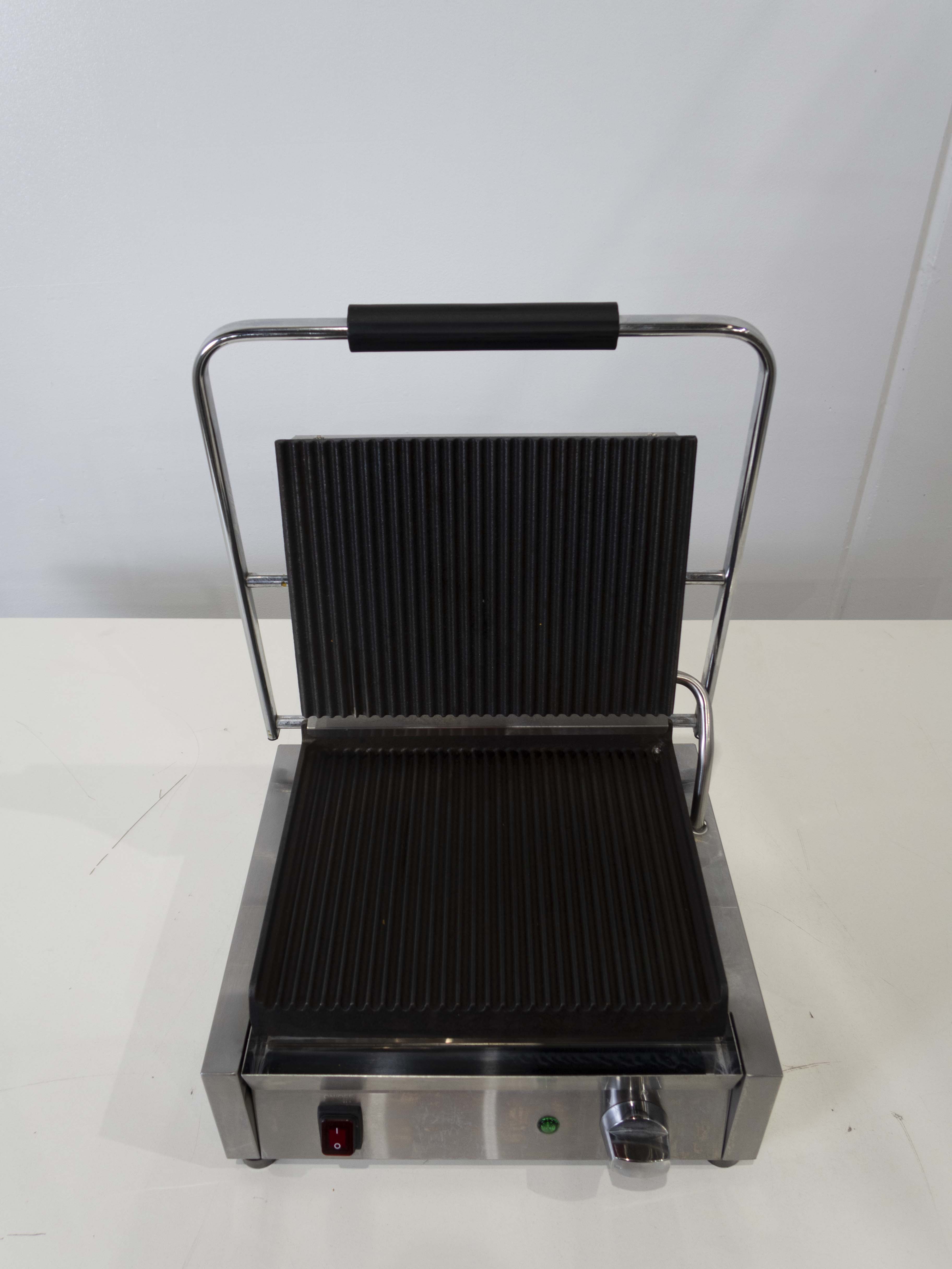 Apuro DY995-A-02 Ribbed Contact Grill