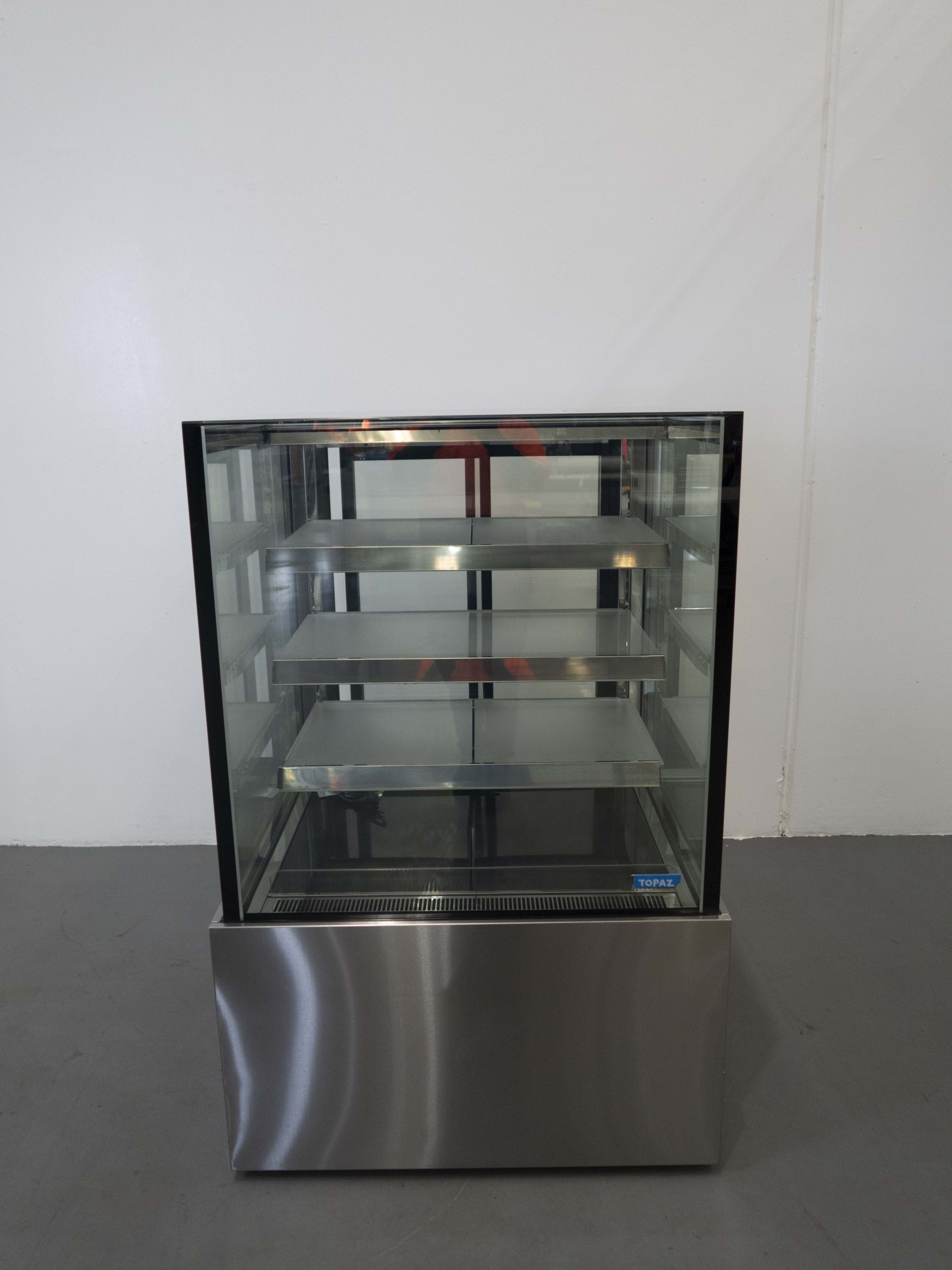 Topaz HTGH9 Cake Display