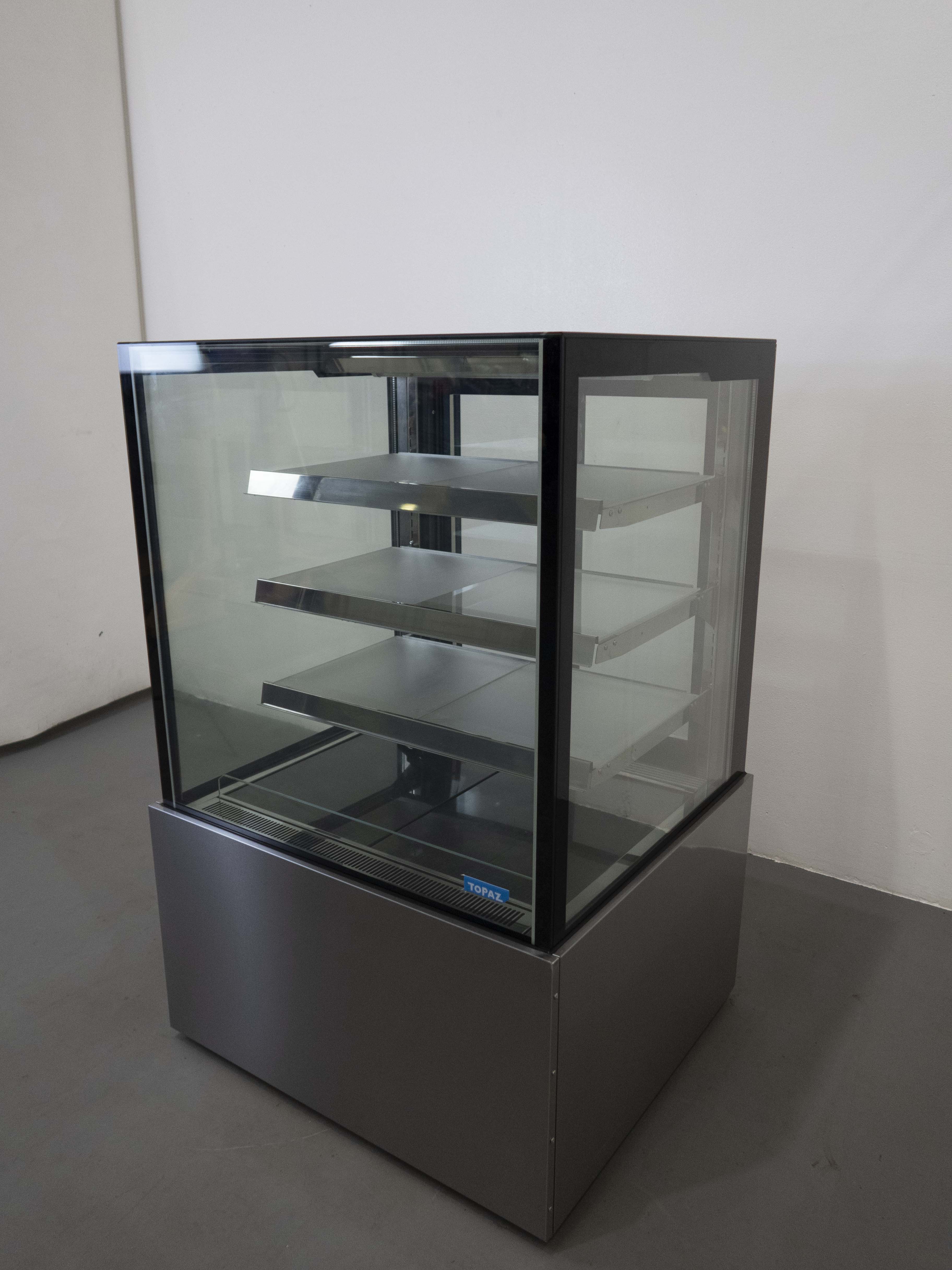 Topaz HTGH9 Cake Display