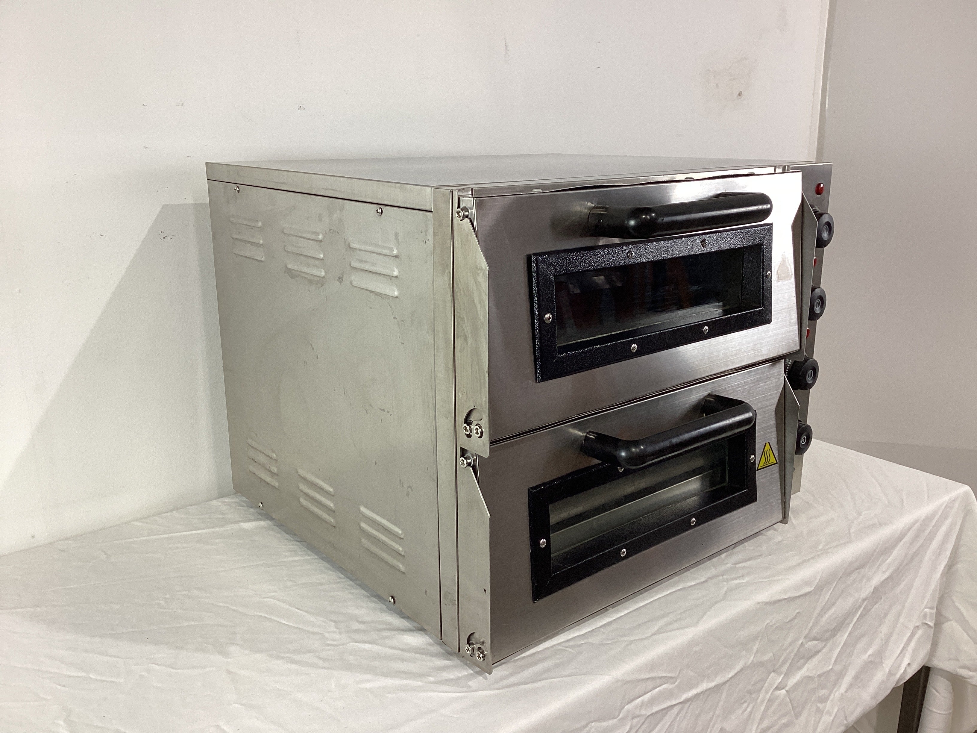 Bakermax P2ST Pizza Oven