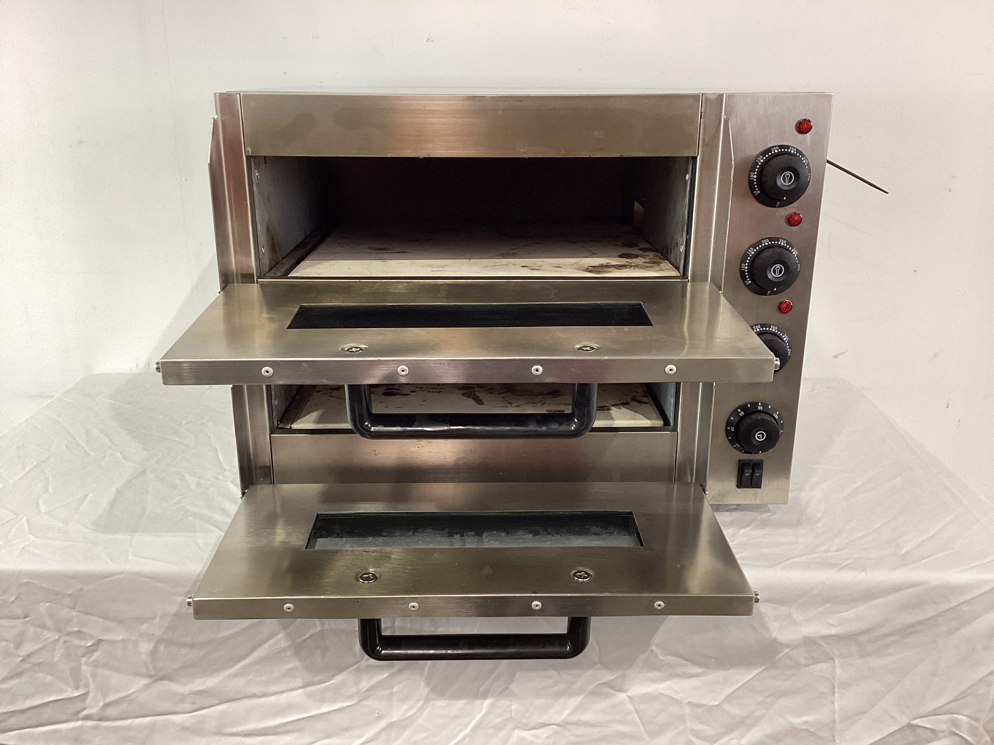 Bakermax P2ST Pizza Oven