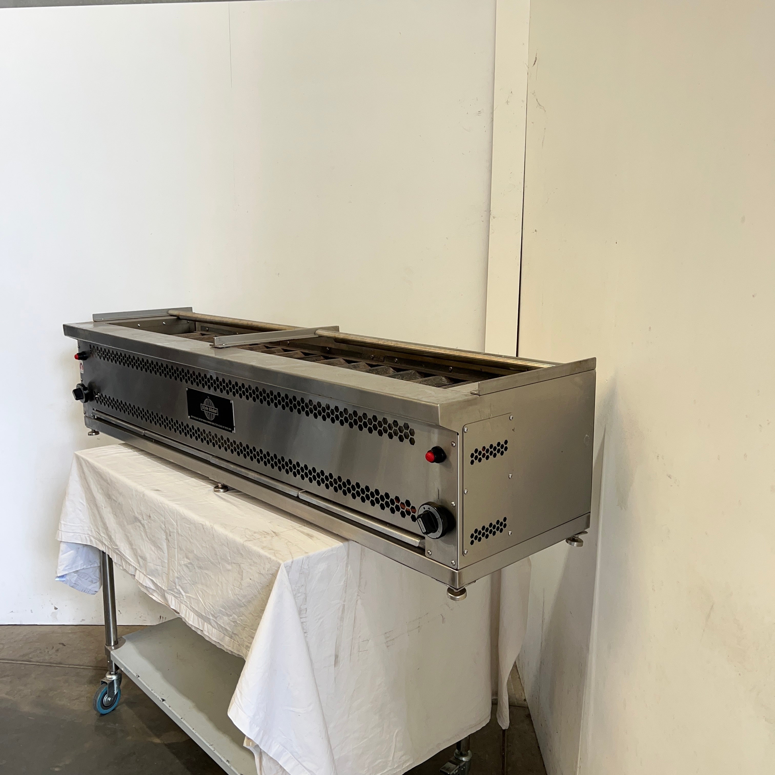 Style Global LGROBG-1800  Robata / Yakatori Style Grills