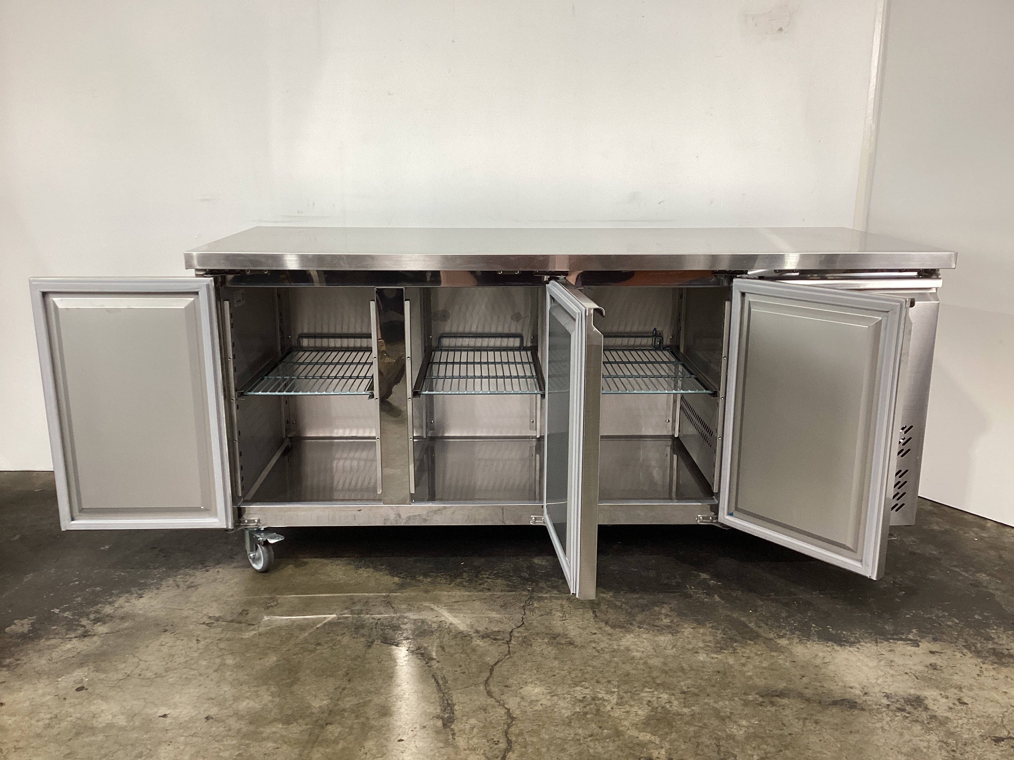 FED-X XUB7F18S3V Undercounter Bench Freezer