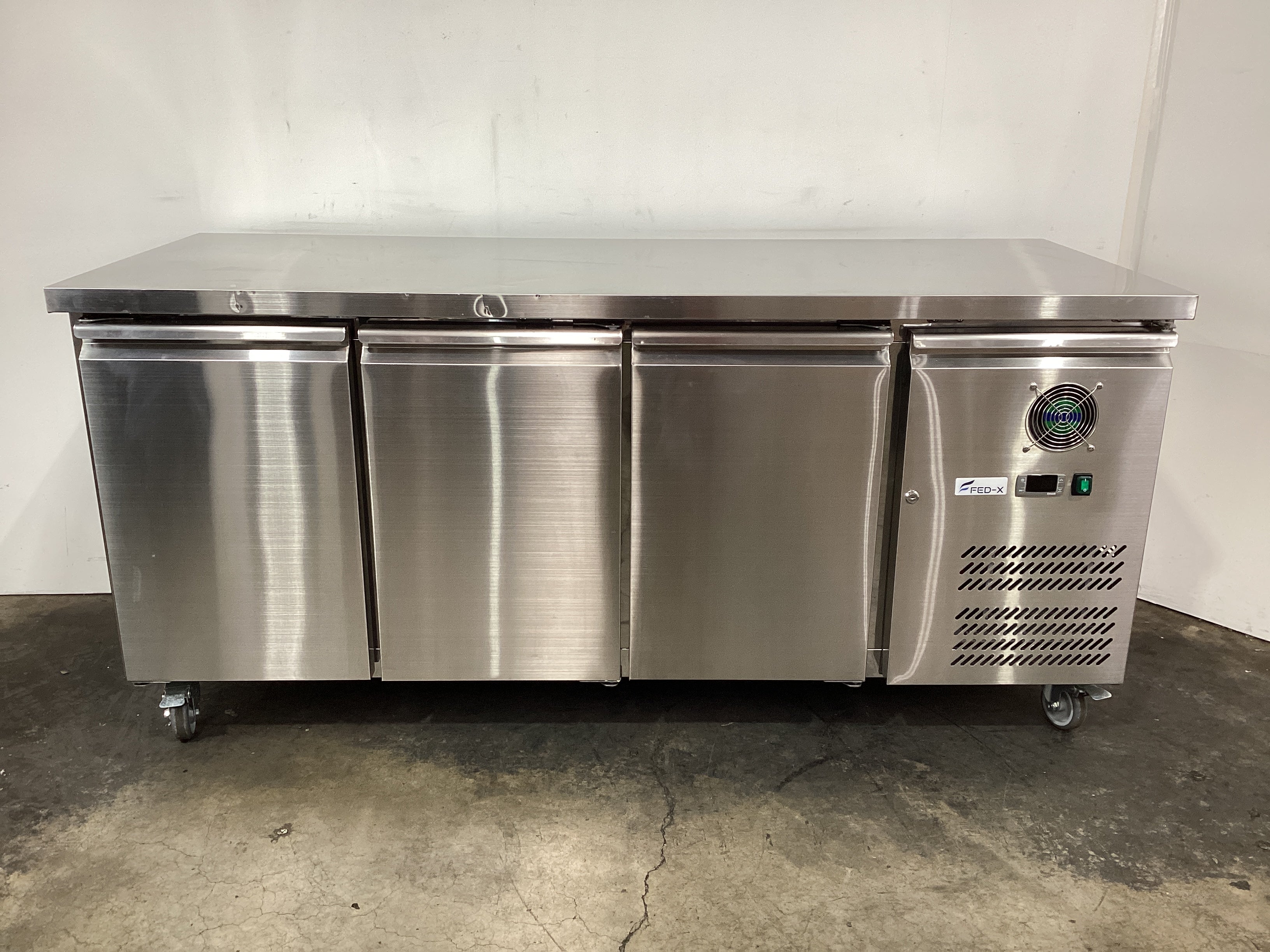 FED-X XUB7C18S3V Undercounter Fridge