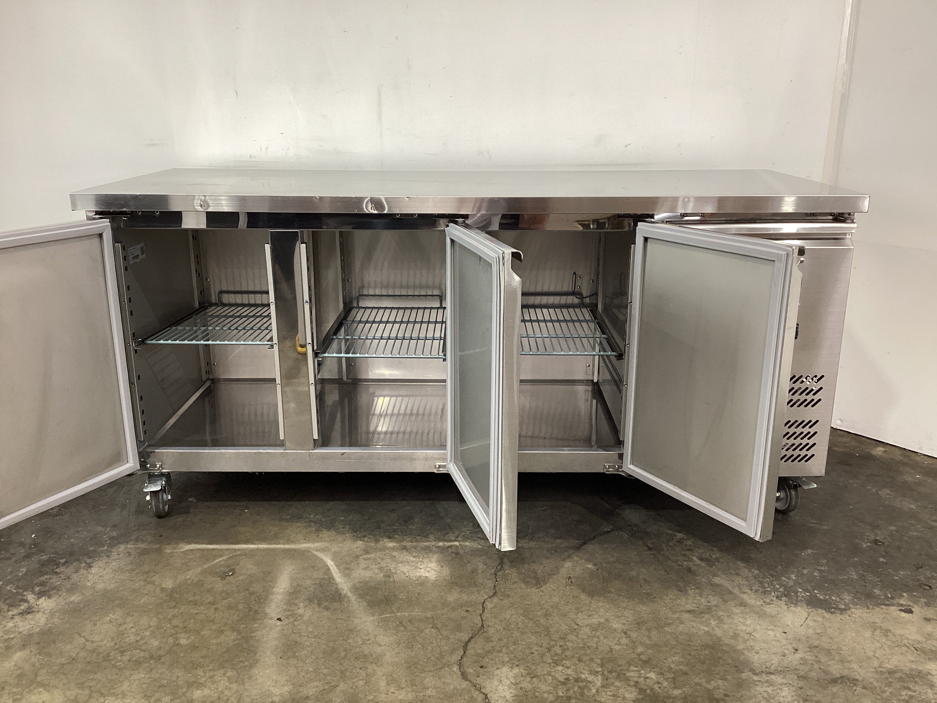 FED-X XUB7C18S3V Undercounter Fridge