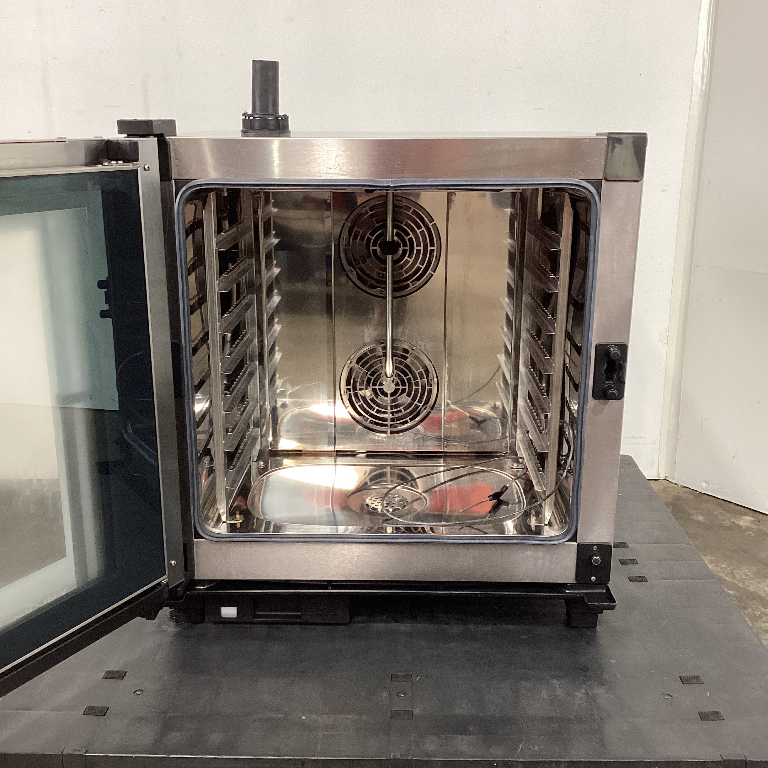 Unox XEVC-0711-EPRM Combi Oven