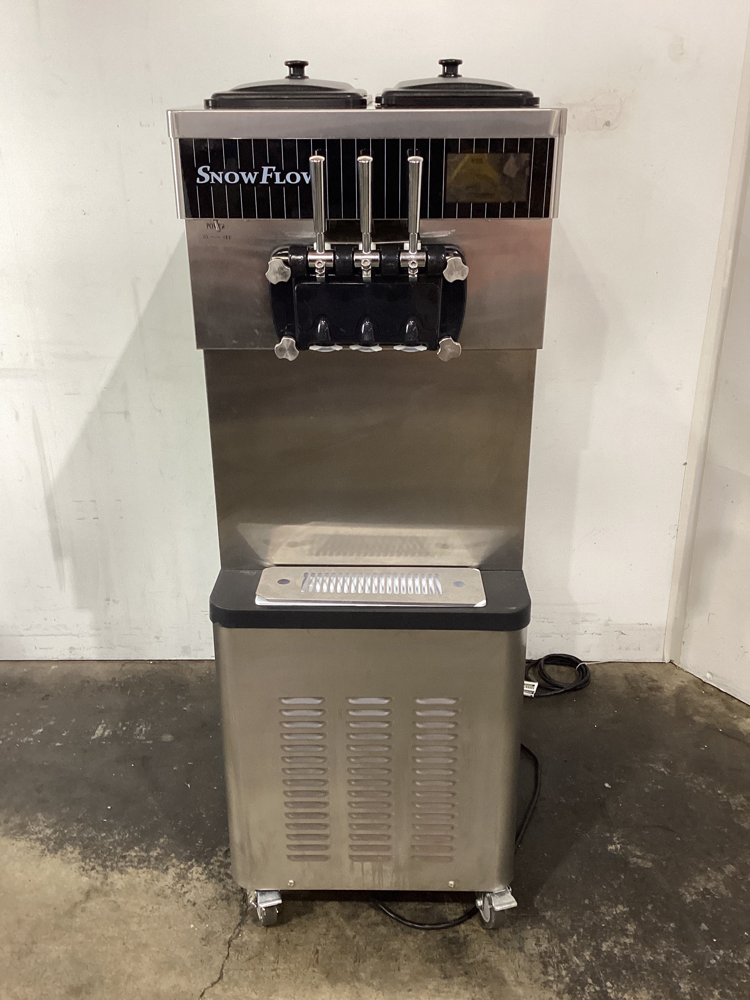 Snowflow CF8240G Soft Serve Machine