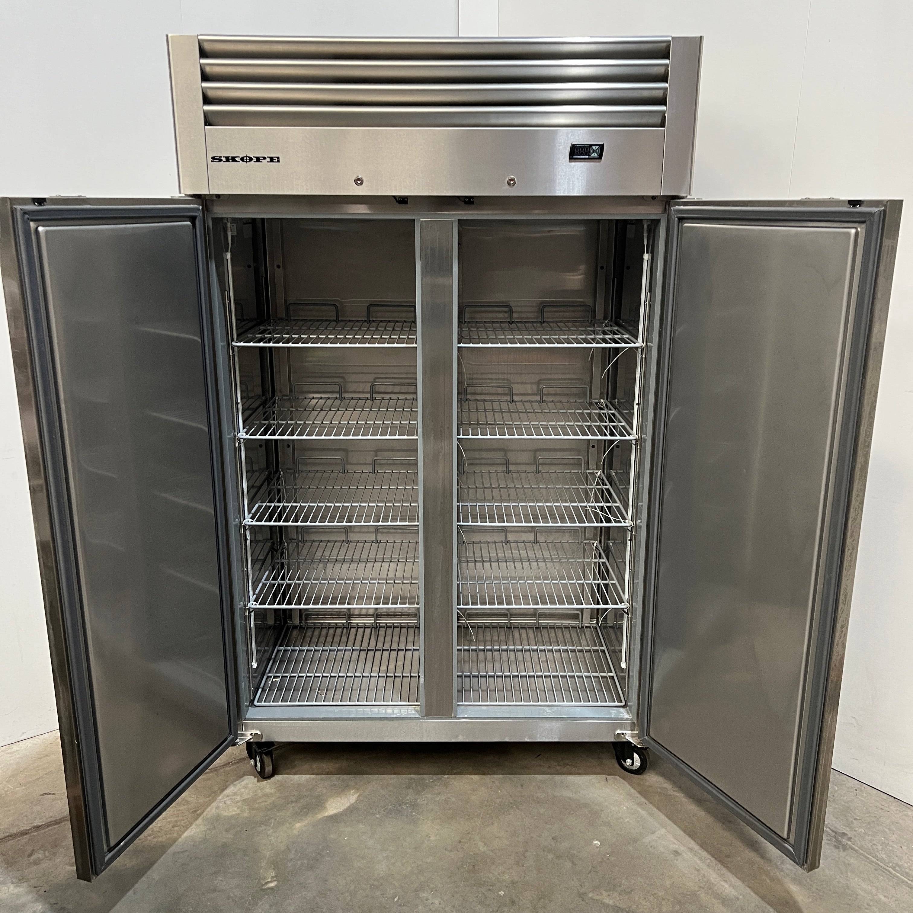 SKOPE RF7.UPF.2.SD Upright Freezer