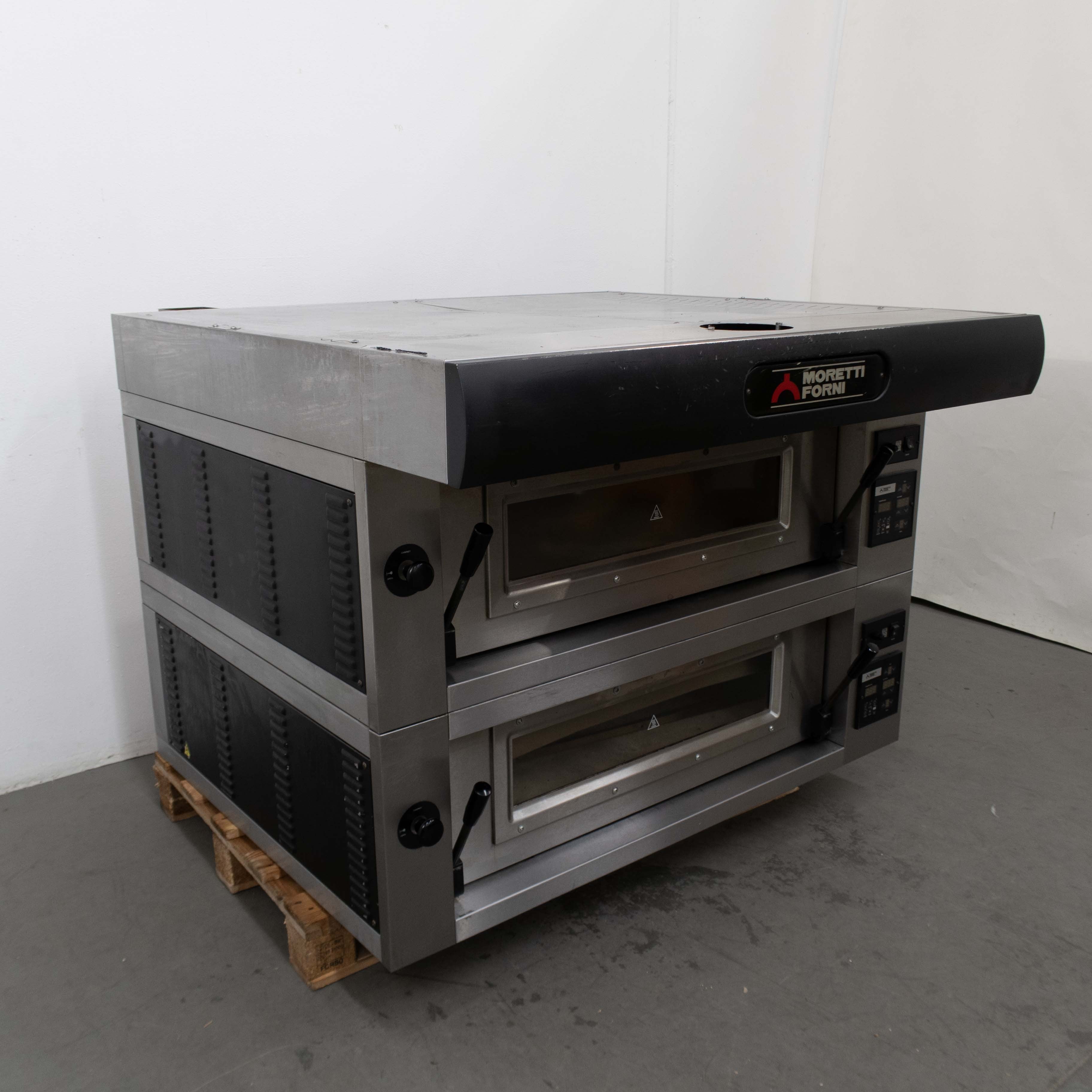 Moretti Forni AMACB18I 2 Deck Pizza Oven with Stand