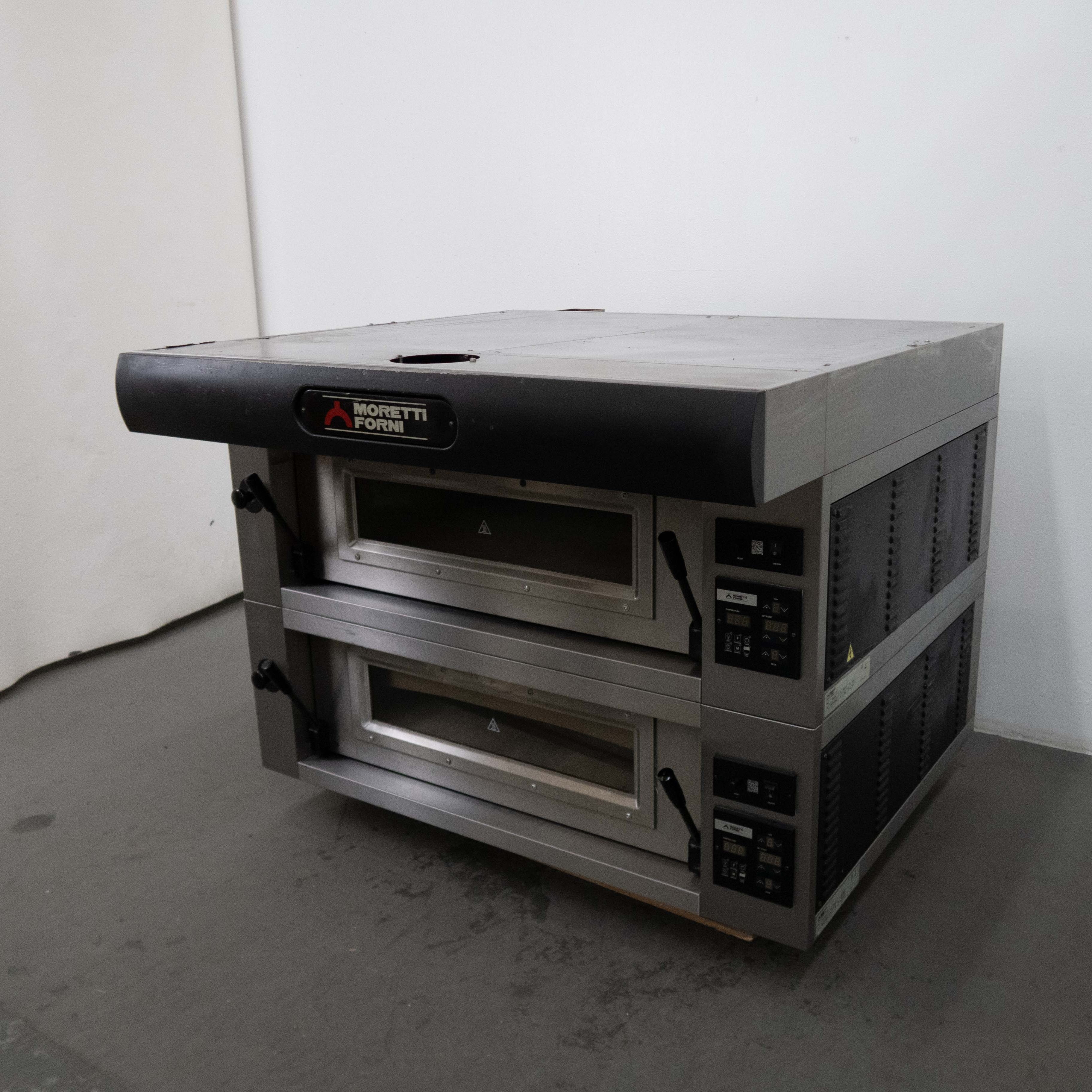 Moretti Forni AMACB18I 2 Deck Pizza Oven with Stand