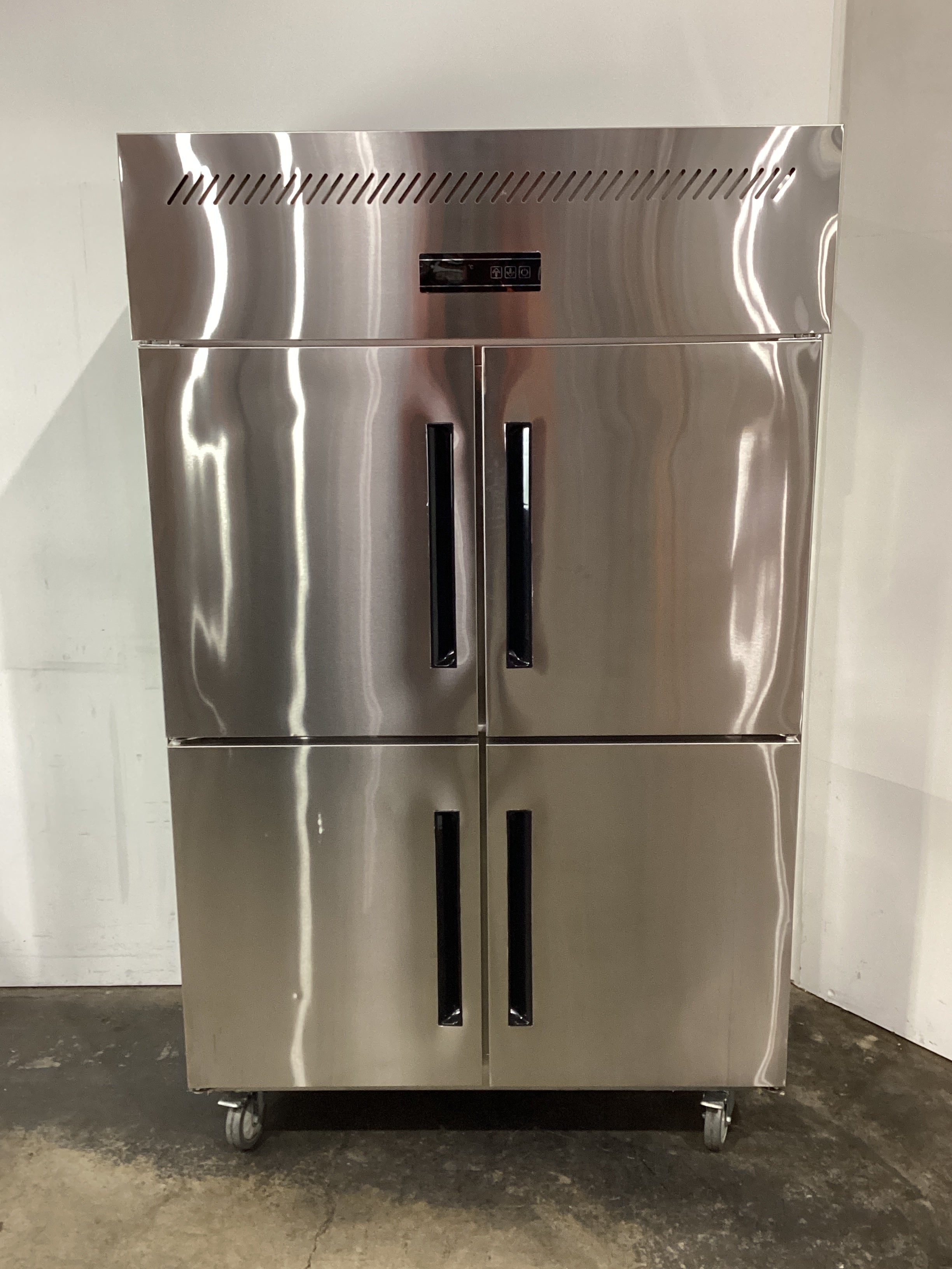 Aochi AVF-935-L4 Cooling Freezer