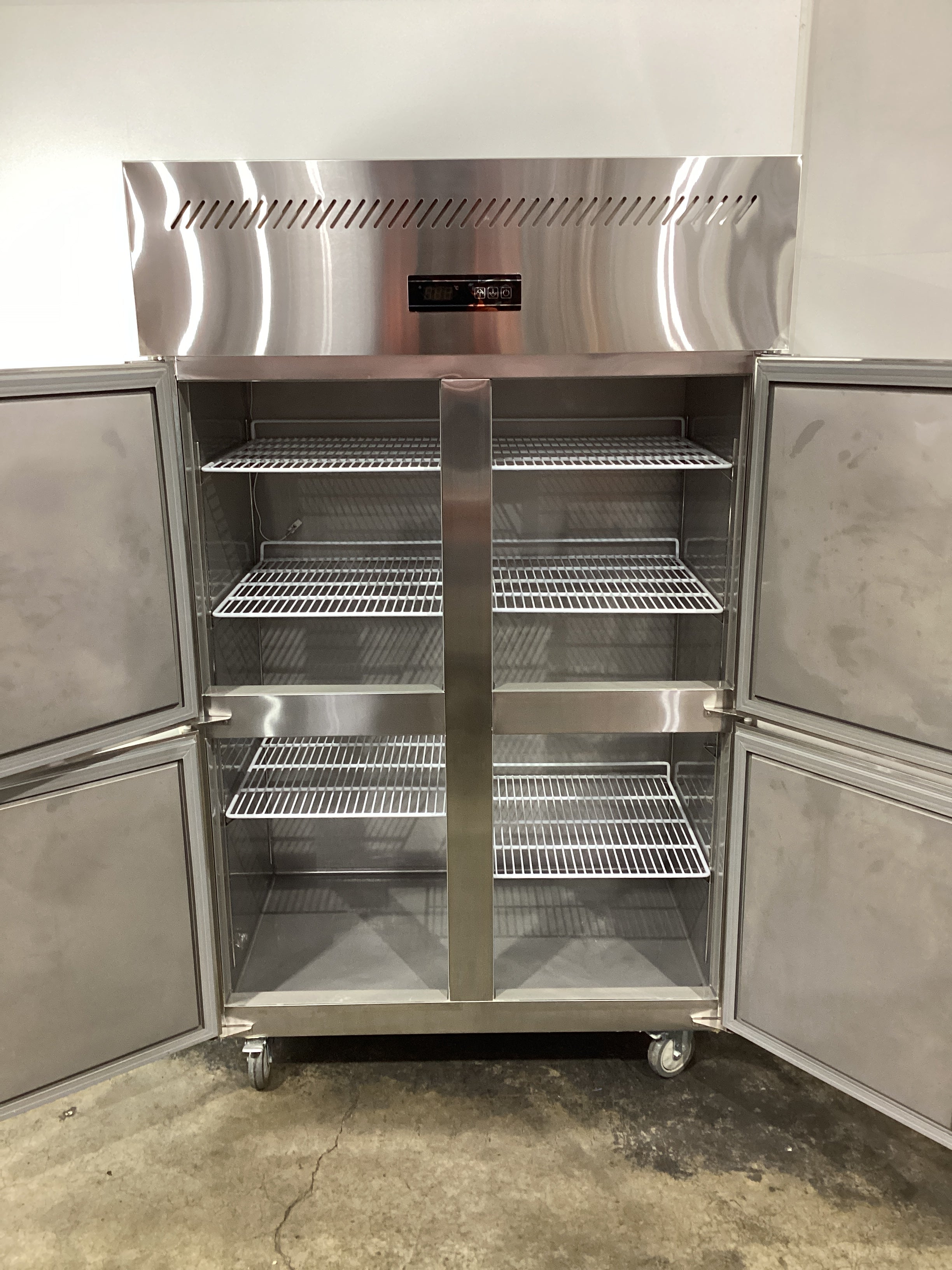 Aochi AVF-935-L4 Cooling Freezer