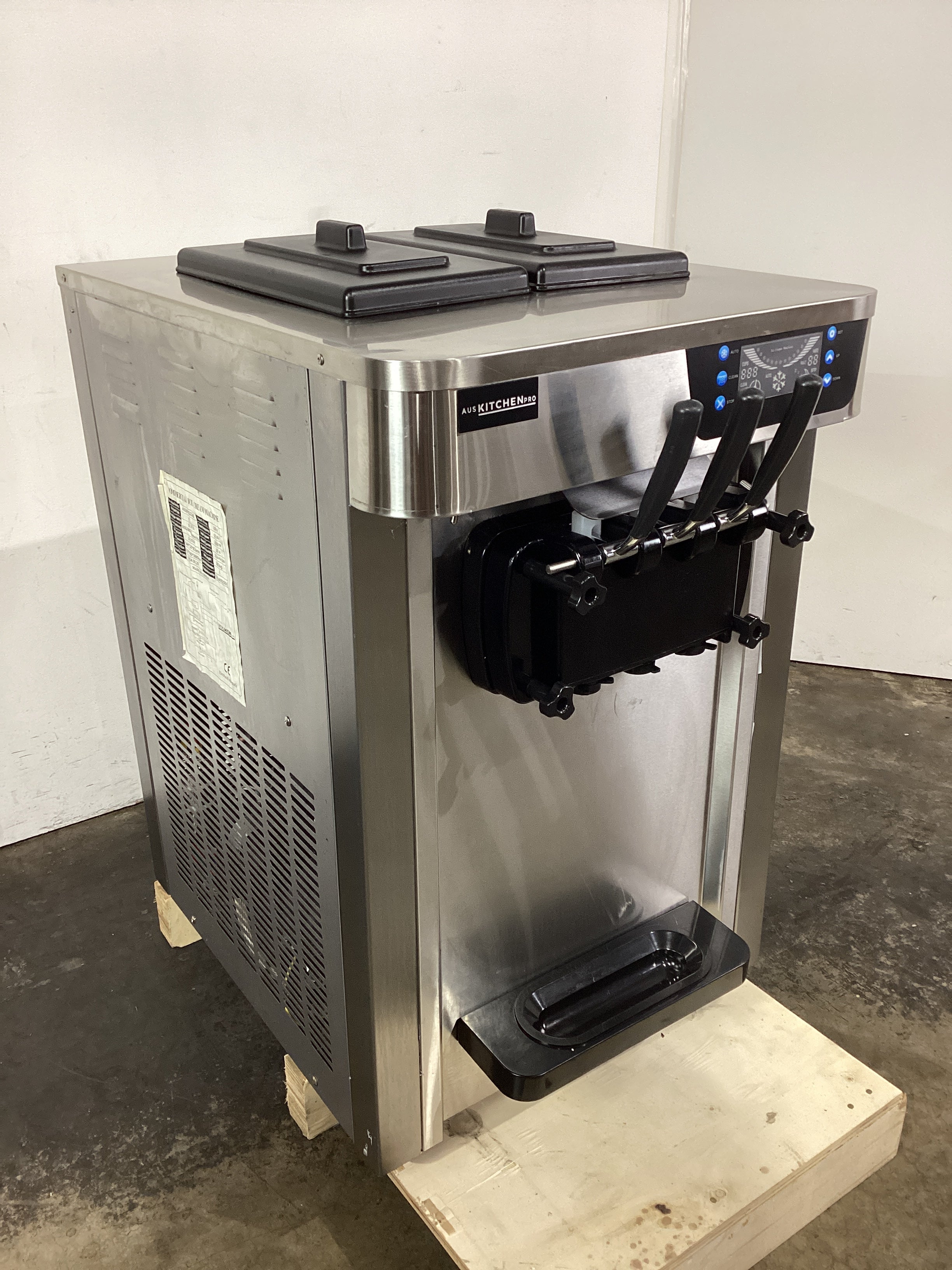 Aus Kitchen AUSKPSSA22 Soft Serve Ice Cream Machine