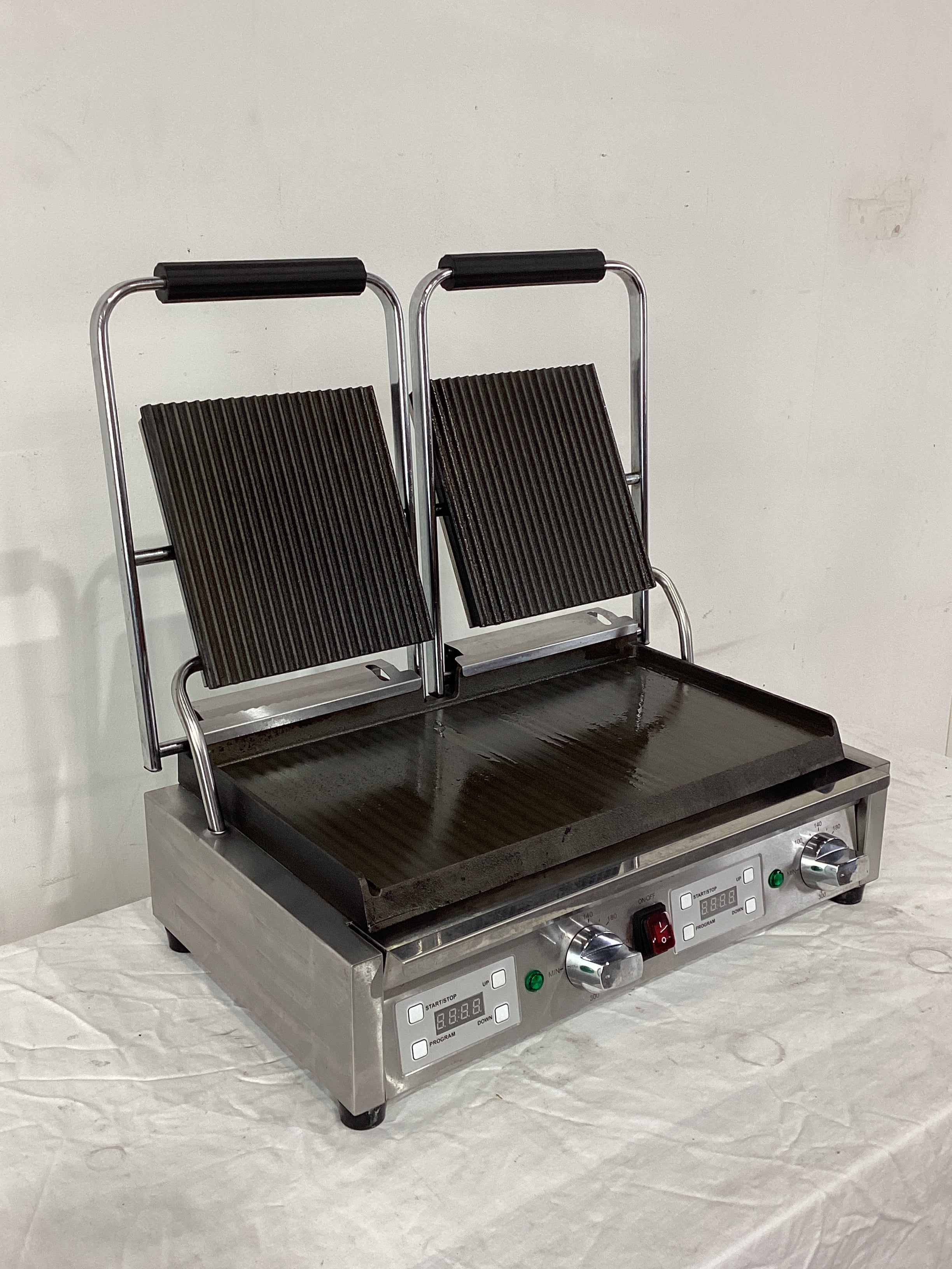 Apuro FC385-A Contact Grill