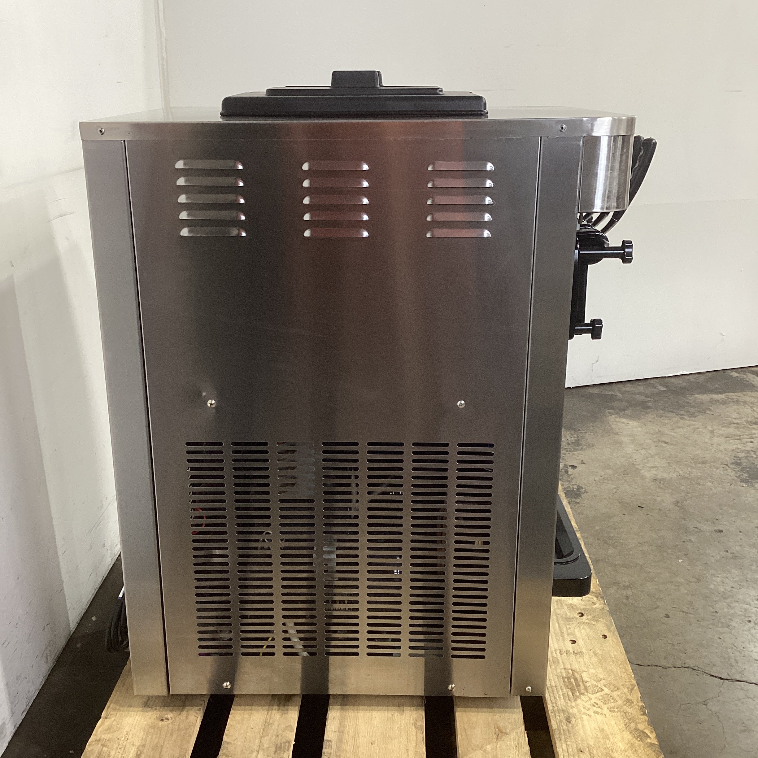 Aus Kitchen Pro AUSKPSS22AB Soft Serve Ice Cream Machine