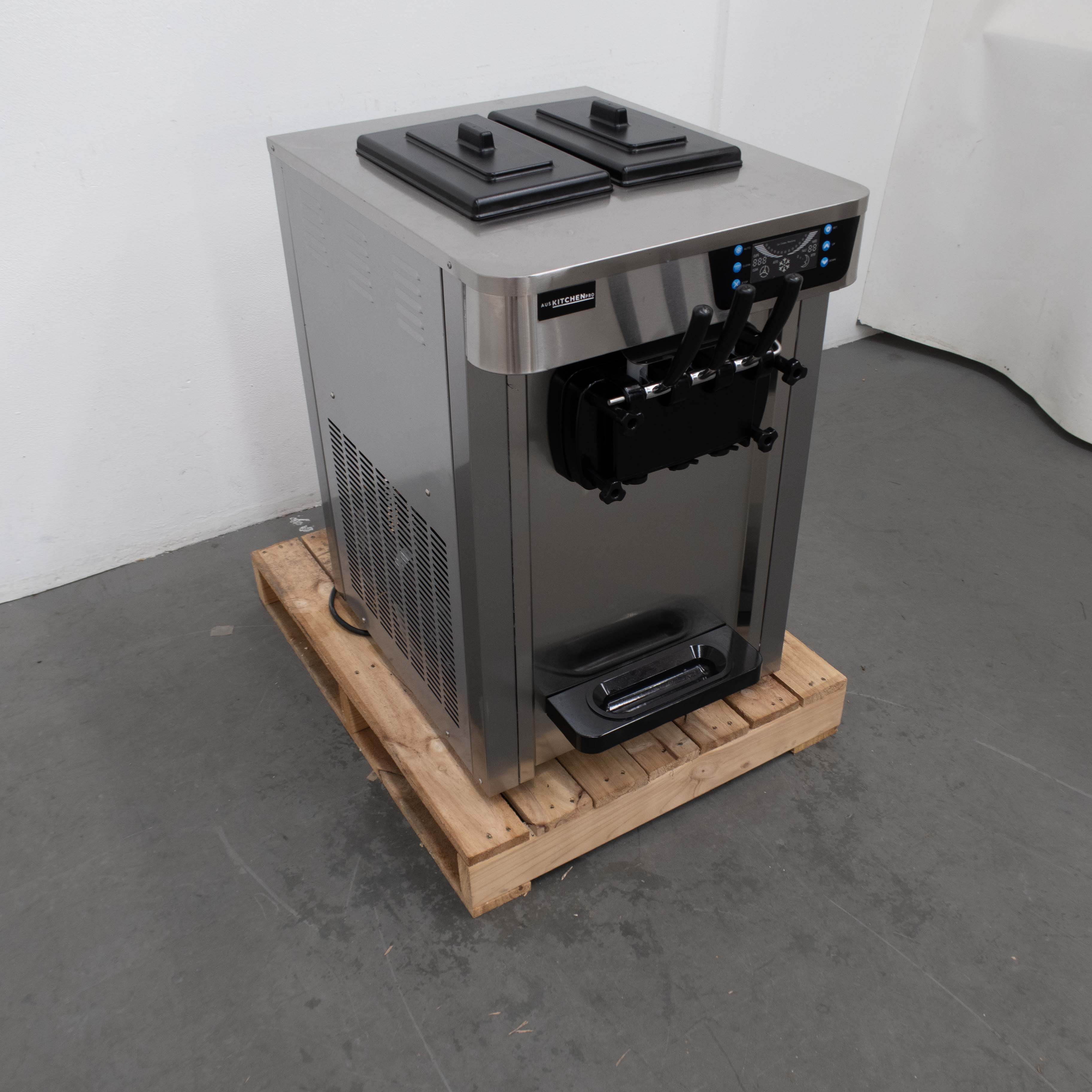 Aus Kitchen Pro AUSKPSS22AB Soft Serve Ice Cream Machine