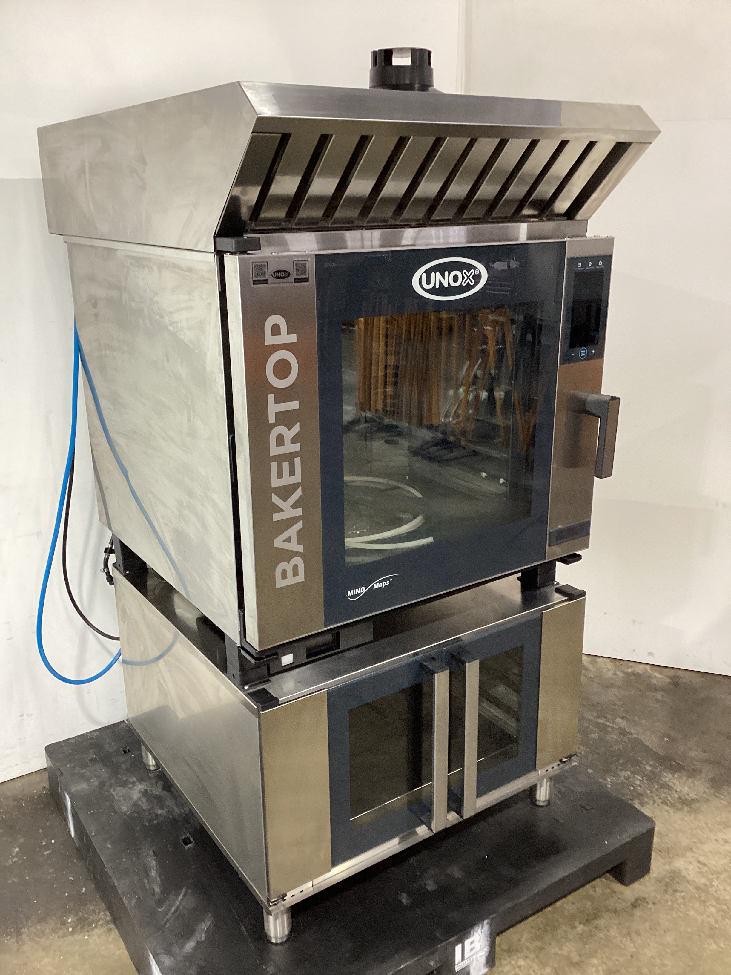 Unox XEBC-06EU-EPRM Combi Oven with Hood + Proover