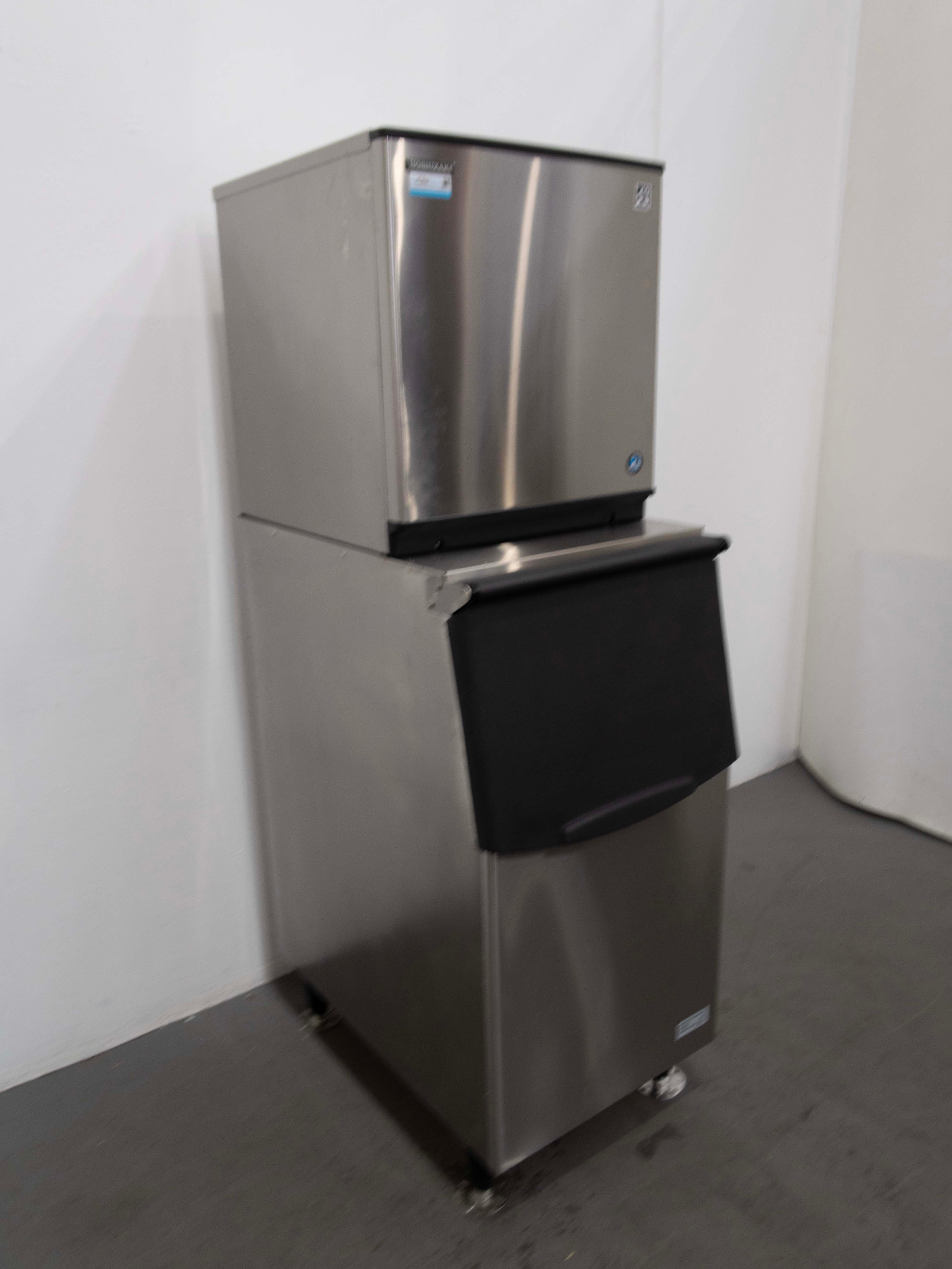 Hoshizaki KMD-201AB Ice Machine + Ice Bin