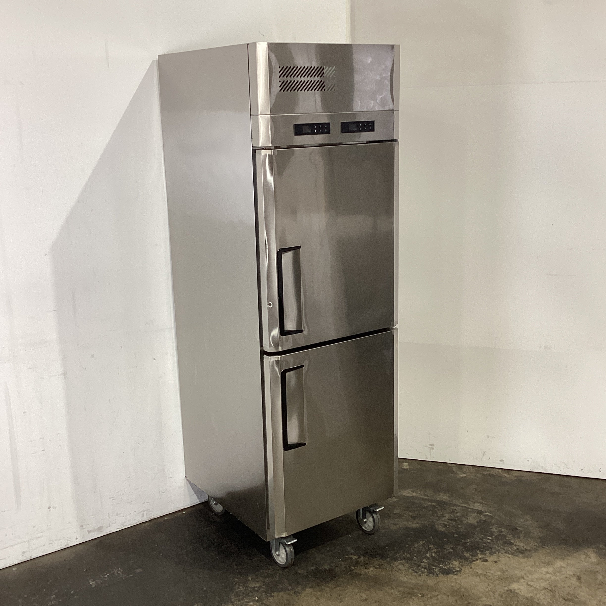 Aochi FR05L2A Dual Temperature Cabinet