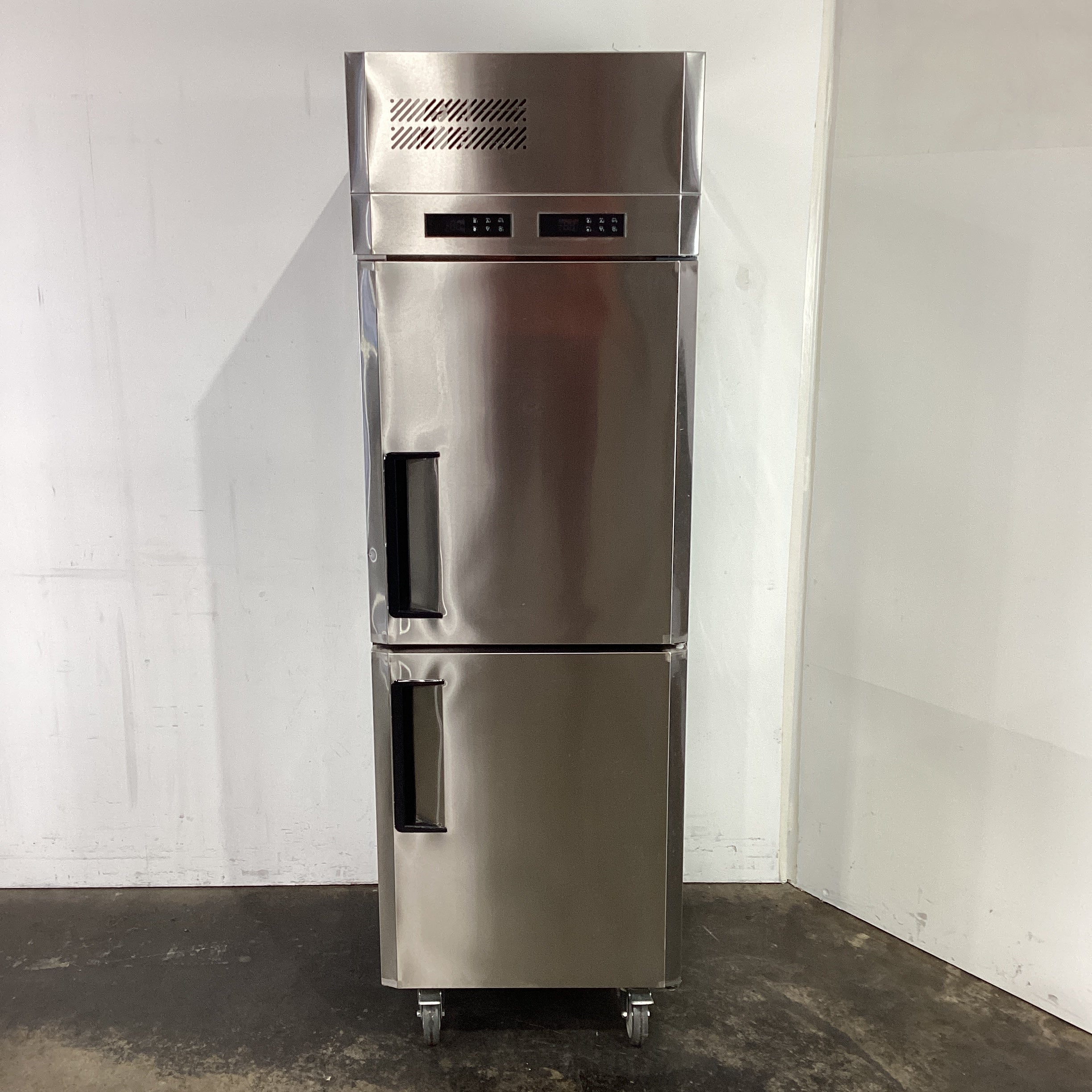 Aochi FR05L2A Dual Temperature Cabinet