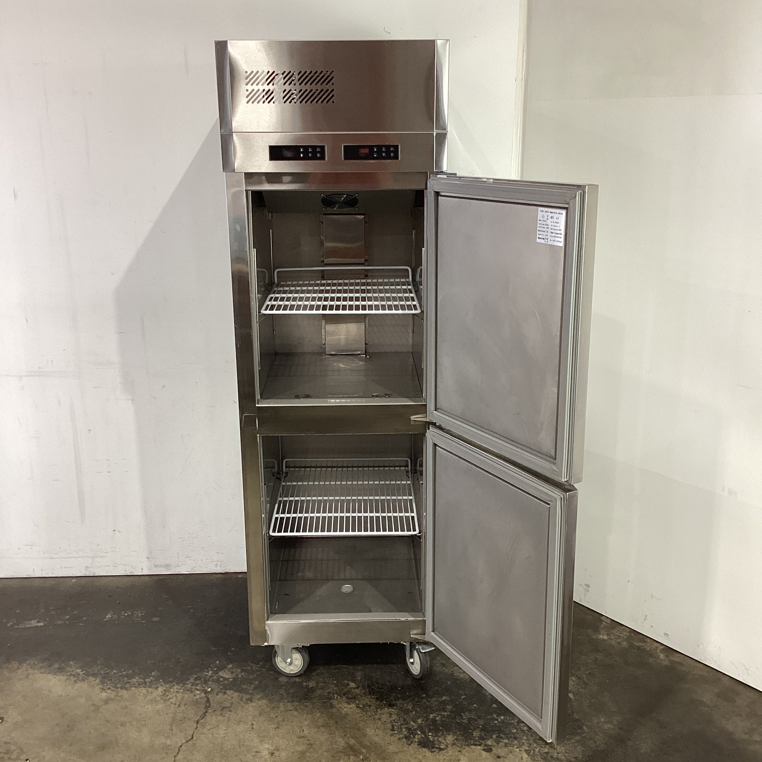 Aochi FR05L2A Dual Temperature Cabinet