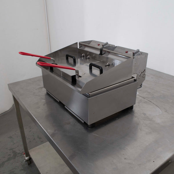 Woodson W.FRT50C Countertop Split Pan Fryer