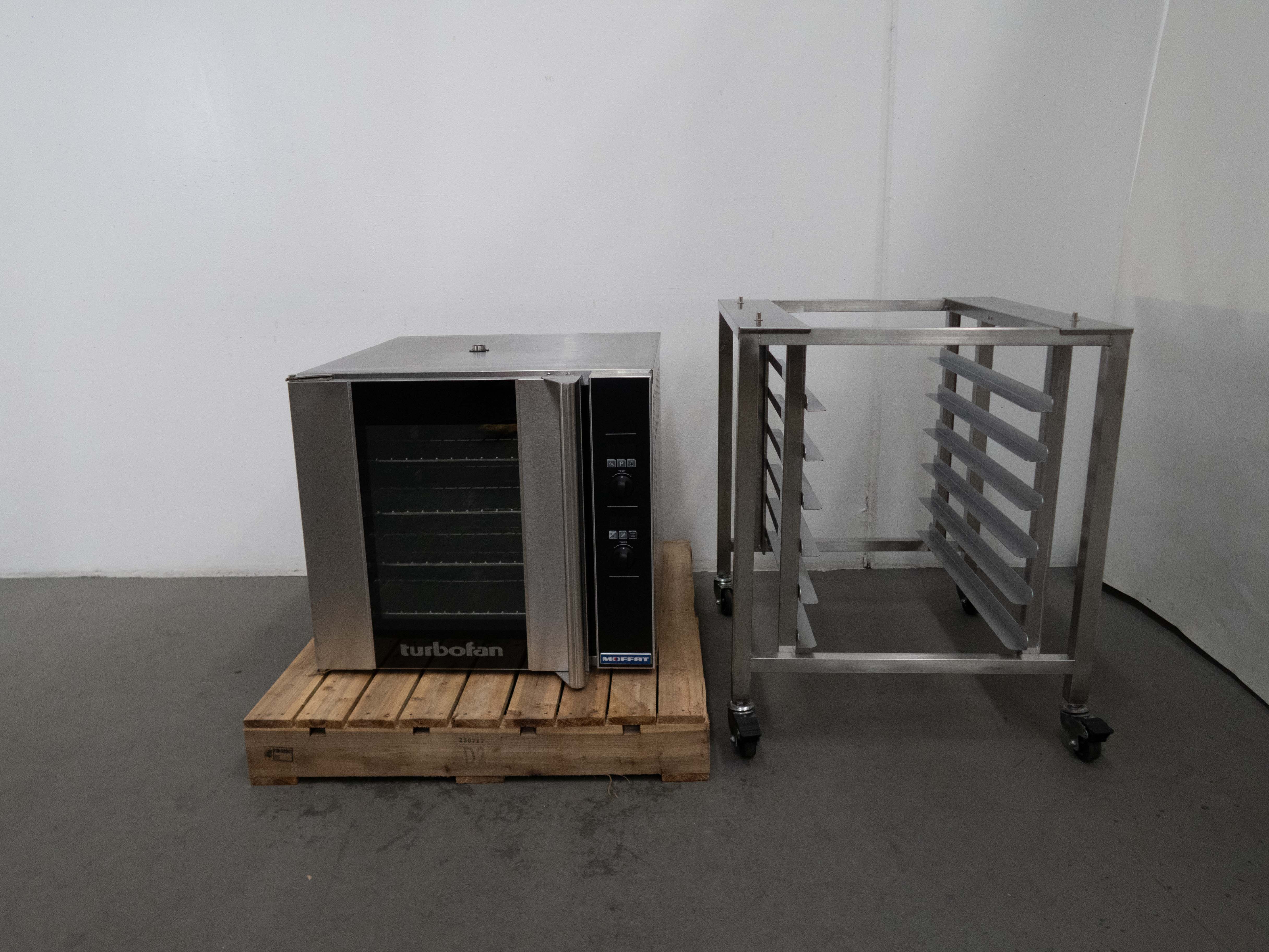 Turbofan E32D4 Convection Oven + Stand