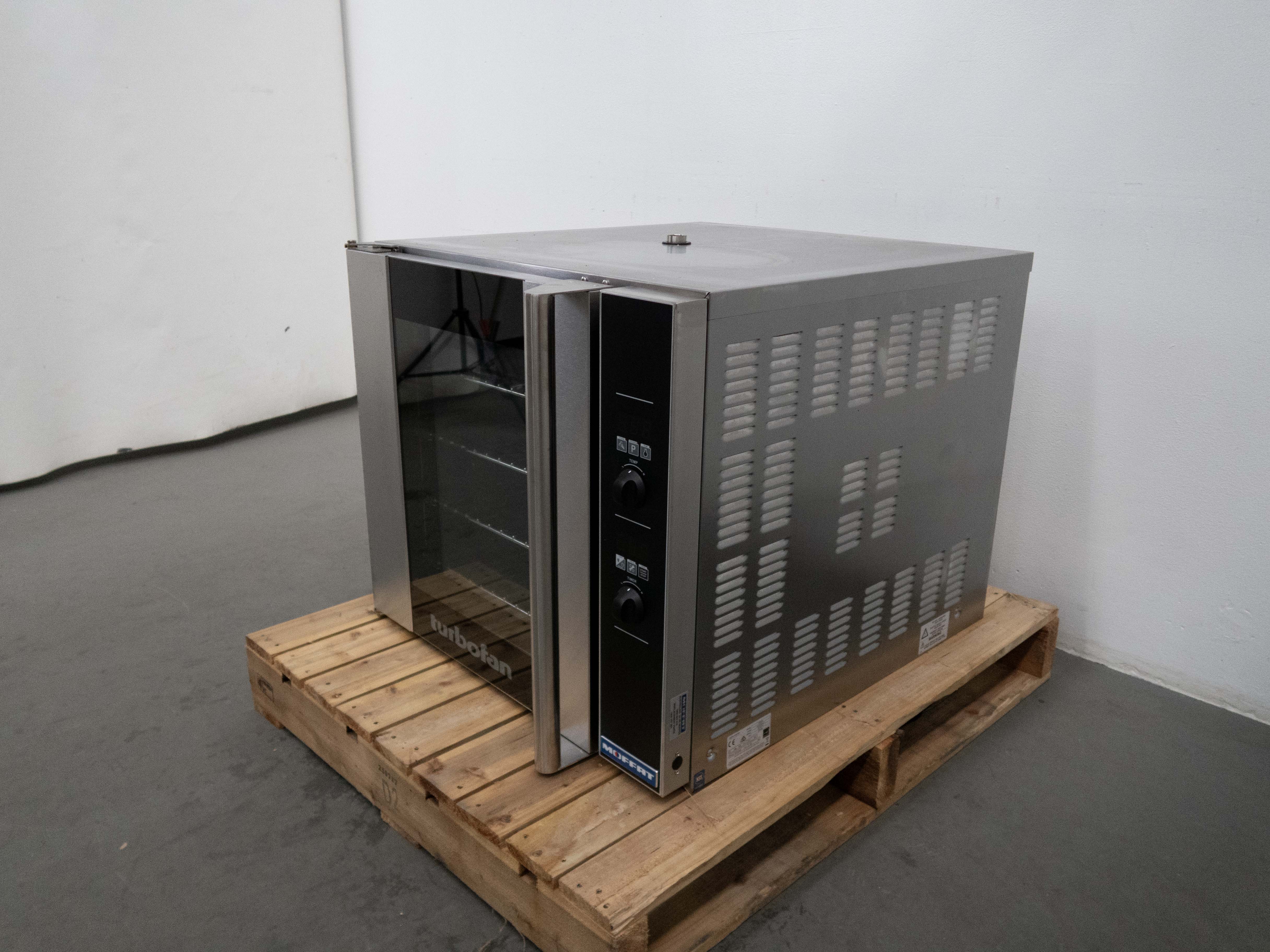 Turbofan E32D4 Convection Oven + Stand