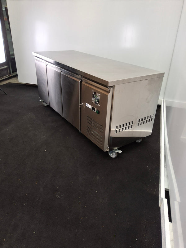 FED-X XUB7C18S3V Undercounter Fridge