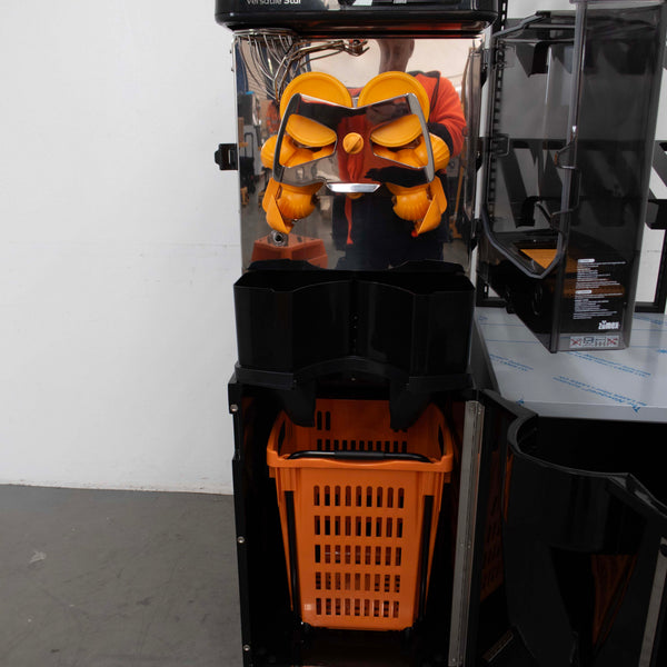 Zumex ZU-11847 Juicer + Zumex Z-10256 Stand