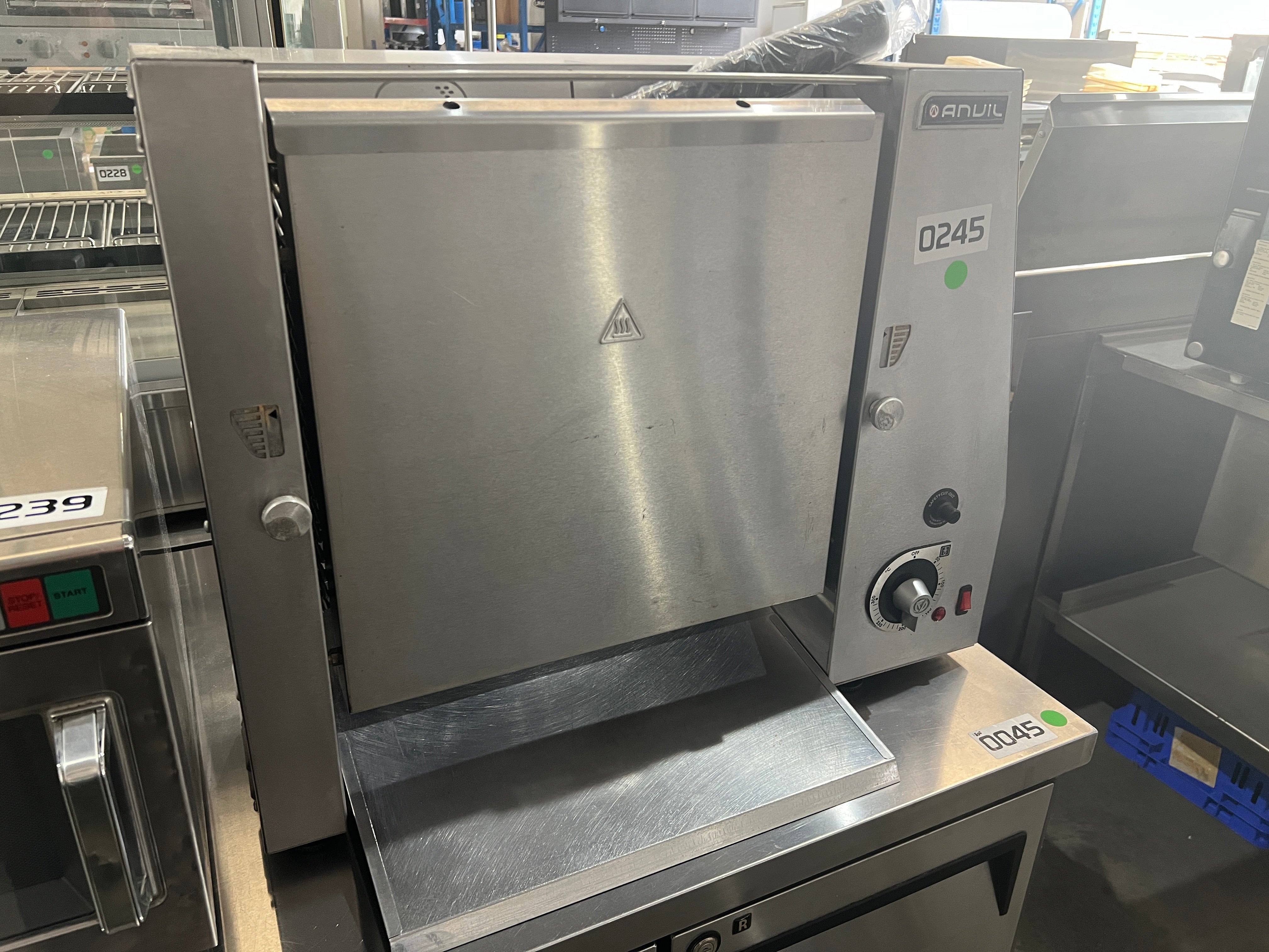 Thumbnail - Anvil VCT1001 Vertical Bun Toaster