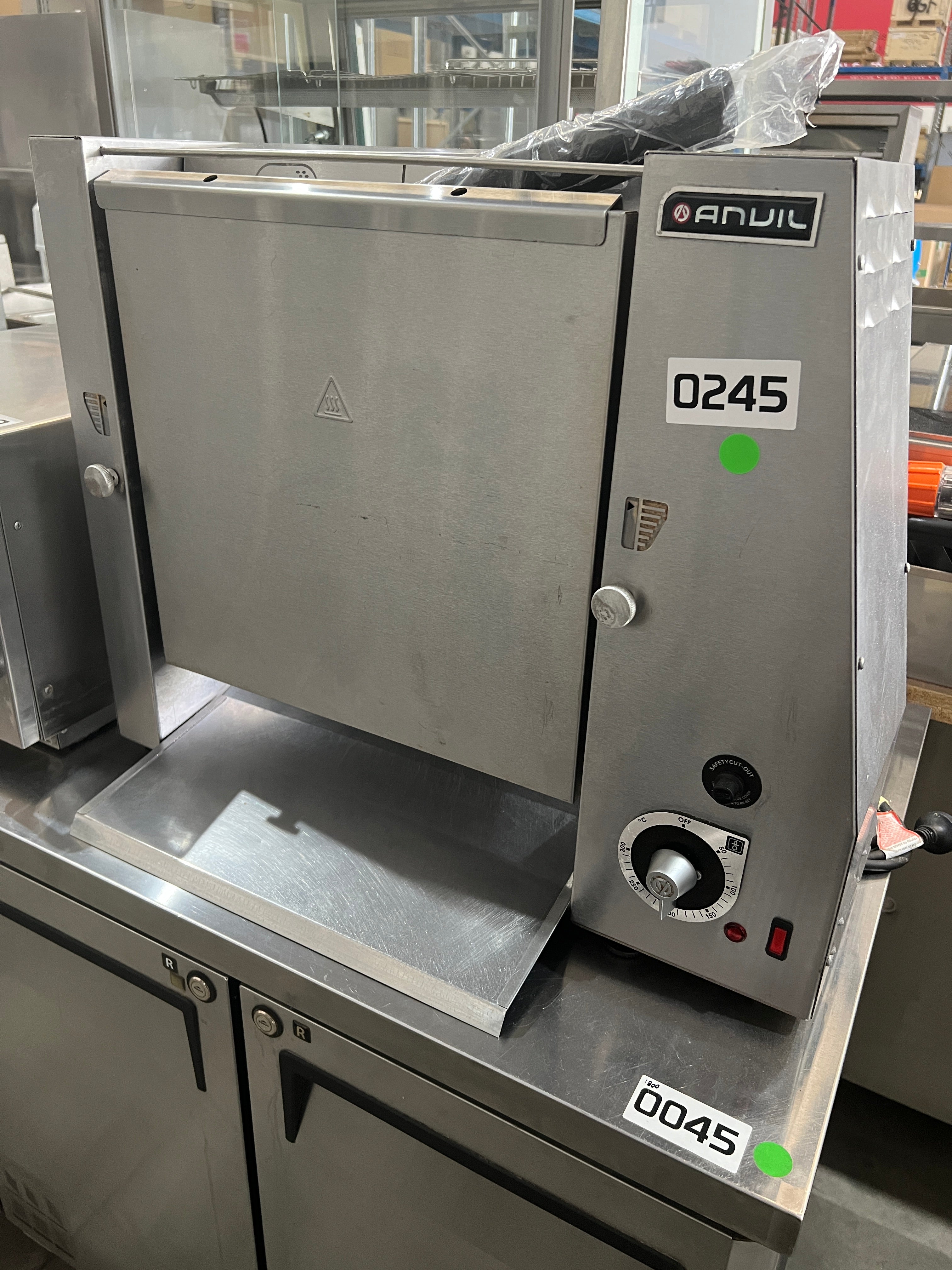 Thumbnail - Anvil VCT1001 Vertical Bun Toaster