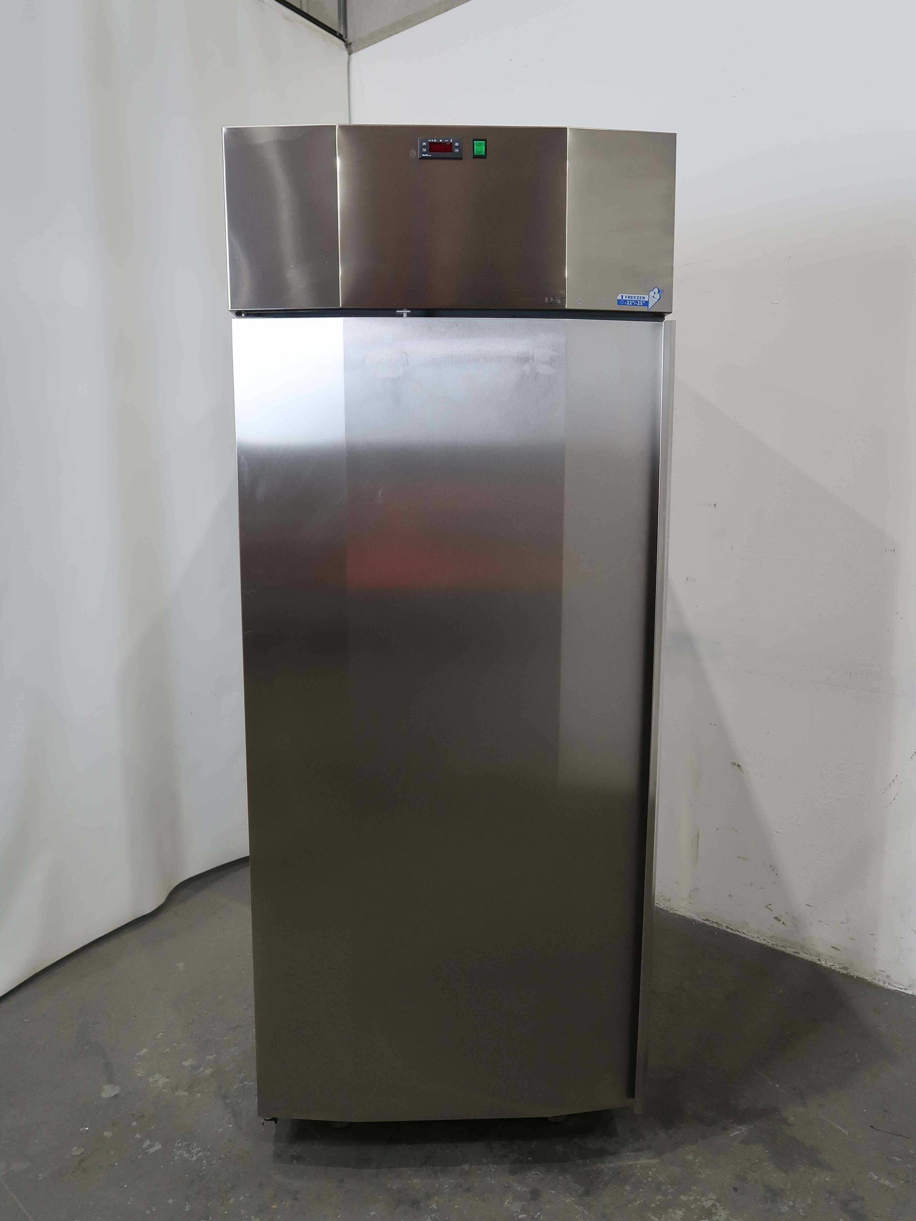 Longoni XGN 900 - Upright Freezer (2)