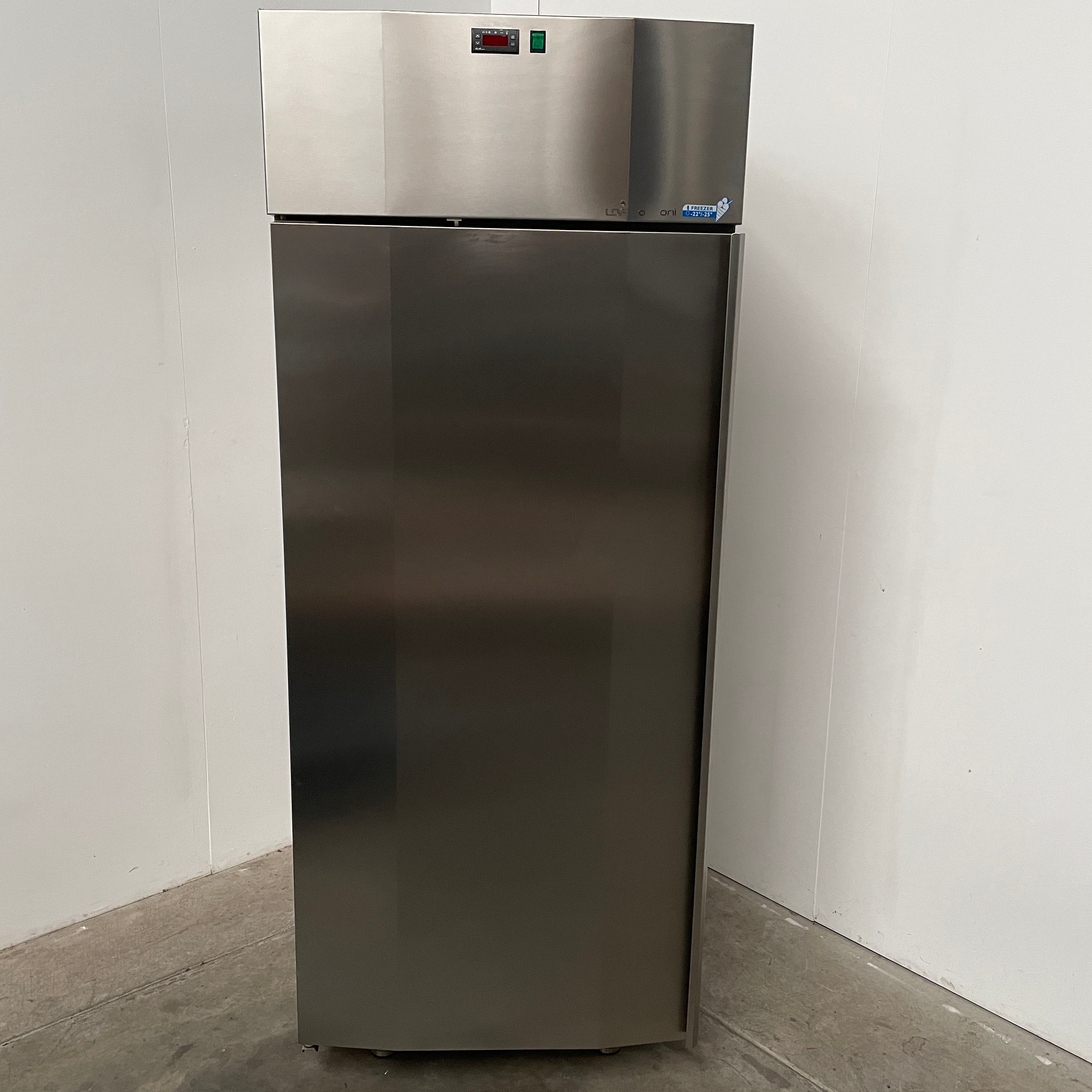 Longoni XGN 900 - Upright Freezer (2)