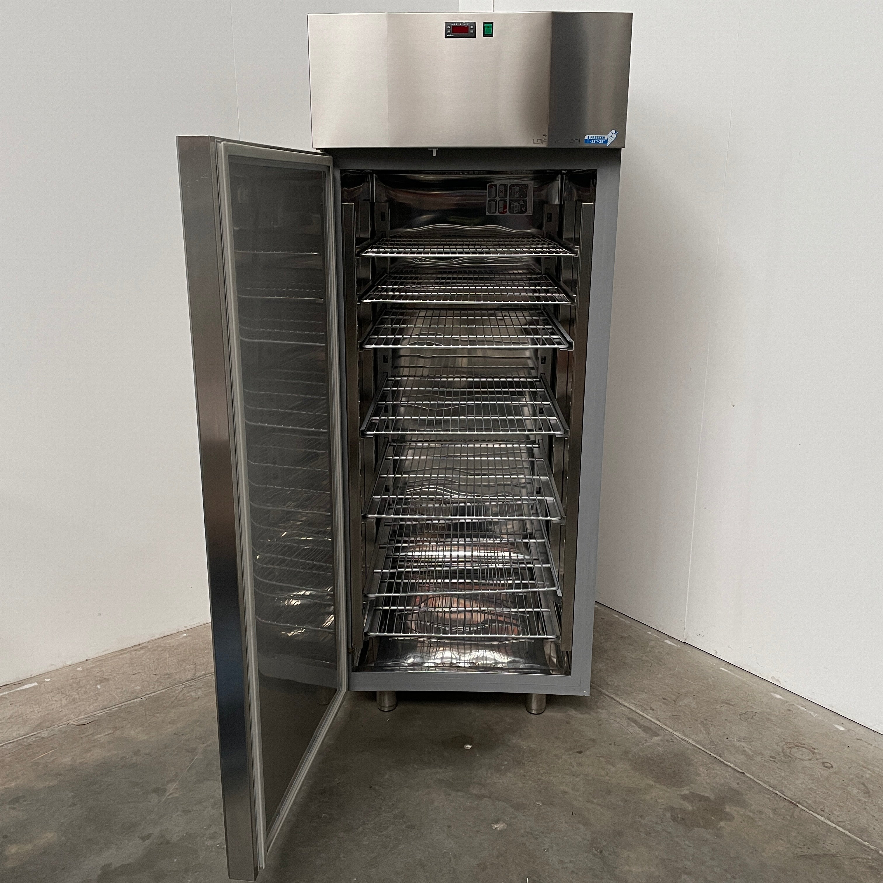 Longoni XGN 900 - Upright Freezer (5)